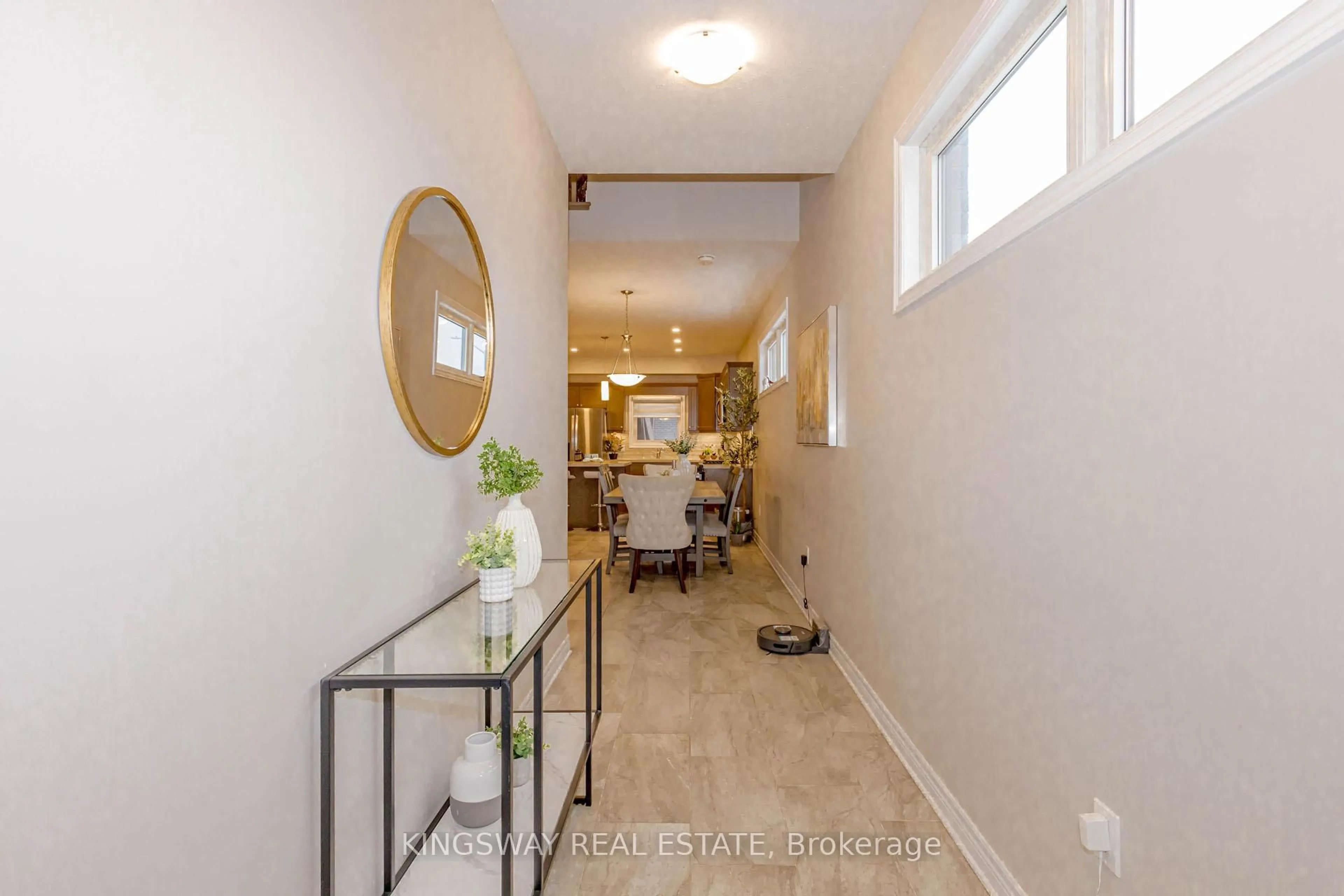 Indoor entryway for 8961 Emily Blvd, Niagara Falls Ontario L2H 3T1