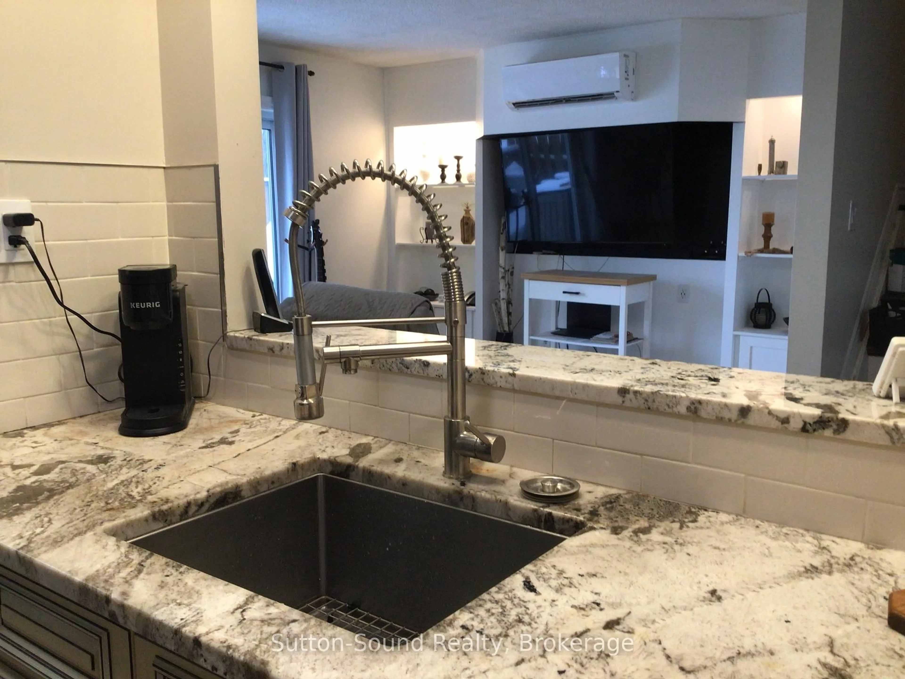 Open concept kitchen, ceramic/tile floor for 89 Laurie Cres #89, Owen Sound Ontario N4K 6C3