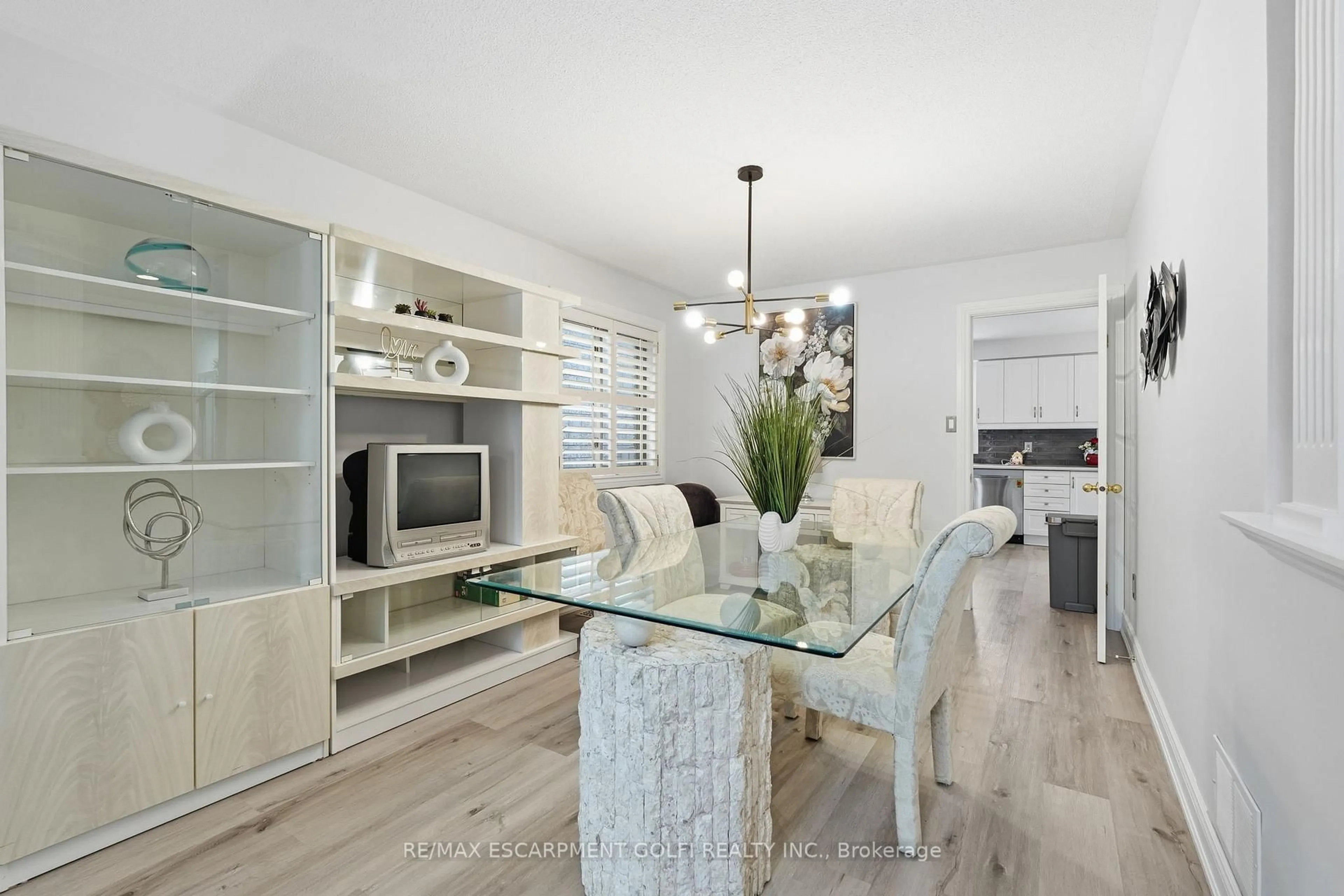 Unknown for 66 Suffolk St, Hamilton Ontario L9K 1M9