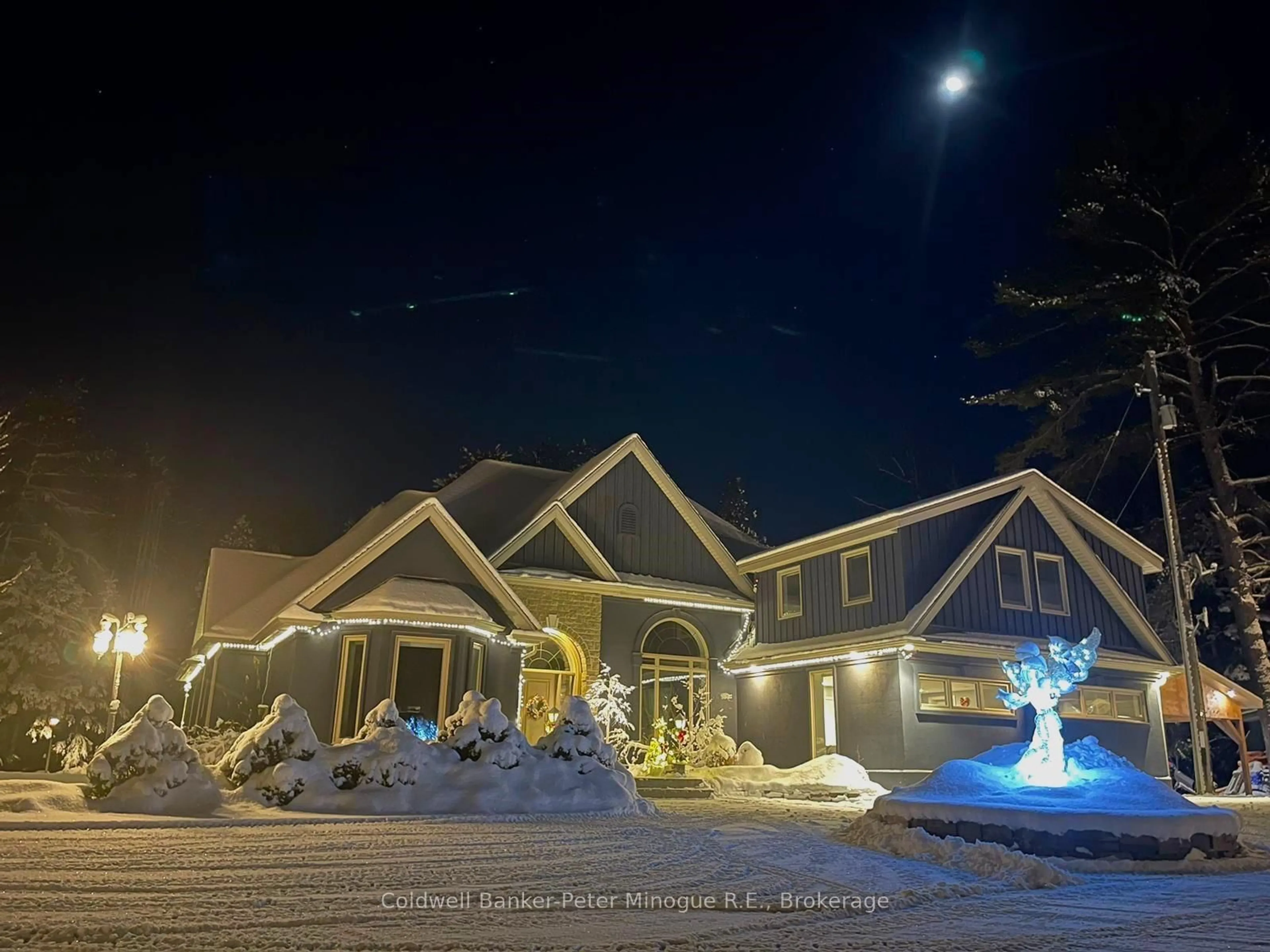 A pic from outside/outdoor area/front of a property/back of a property/a pic from drone, unknown for 218 Bayview Rd, North Bay Ontario P1B 8G4