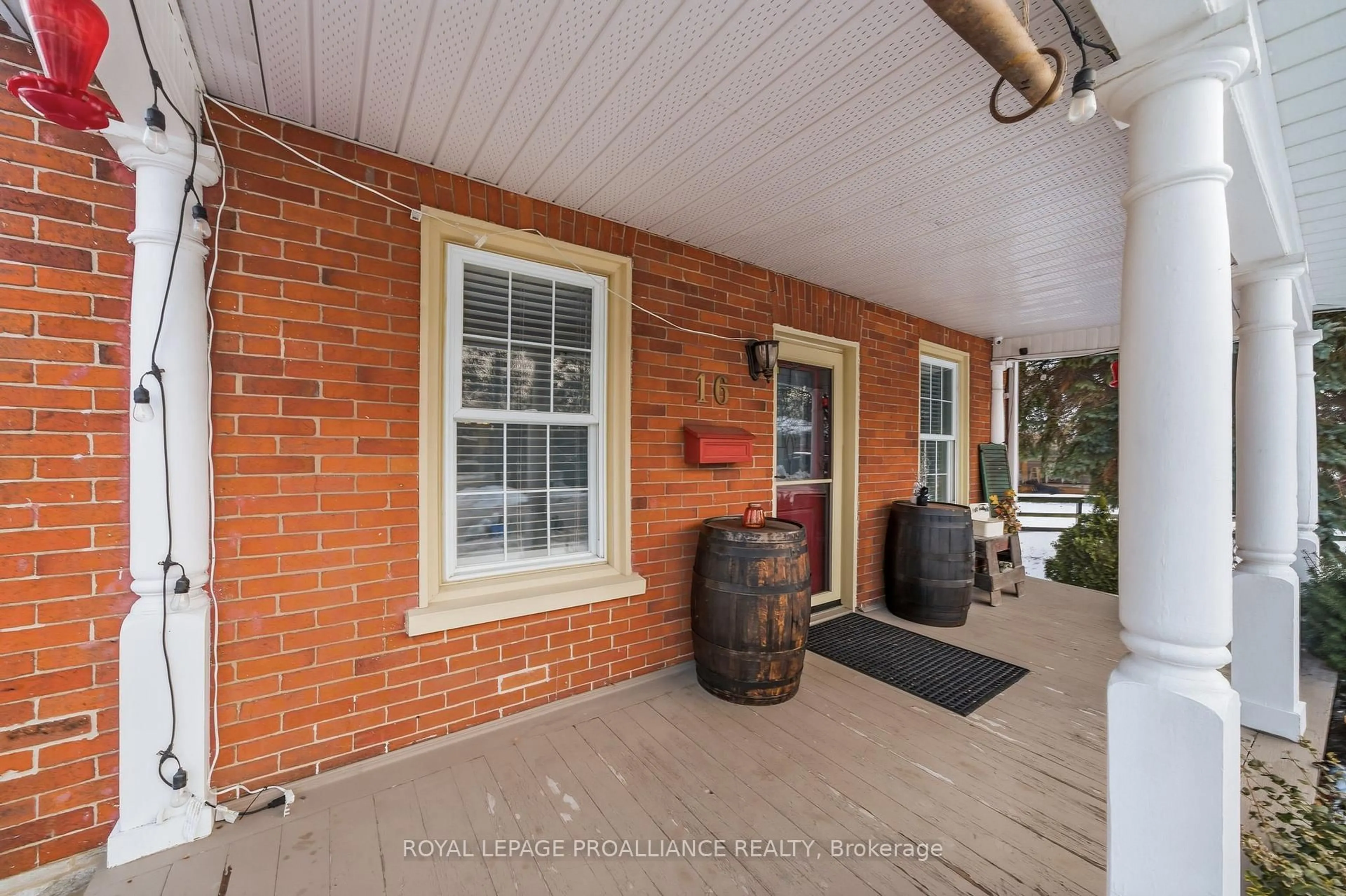 Patio, street for 16 Benjamin St, Belleville Ontario K8P 1P7