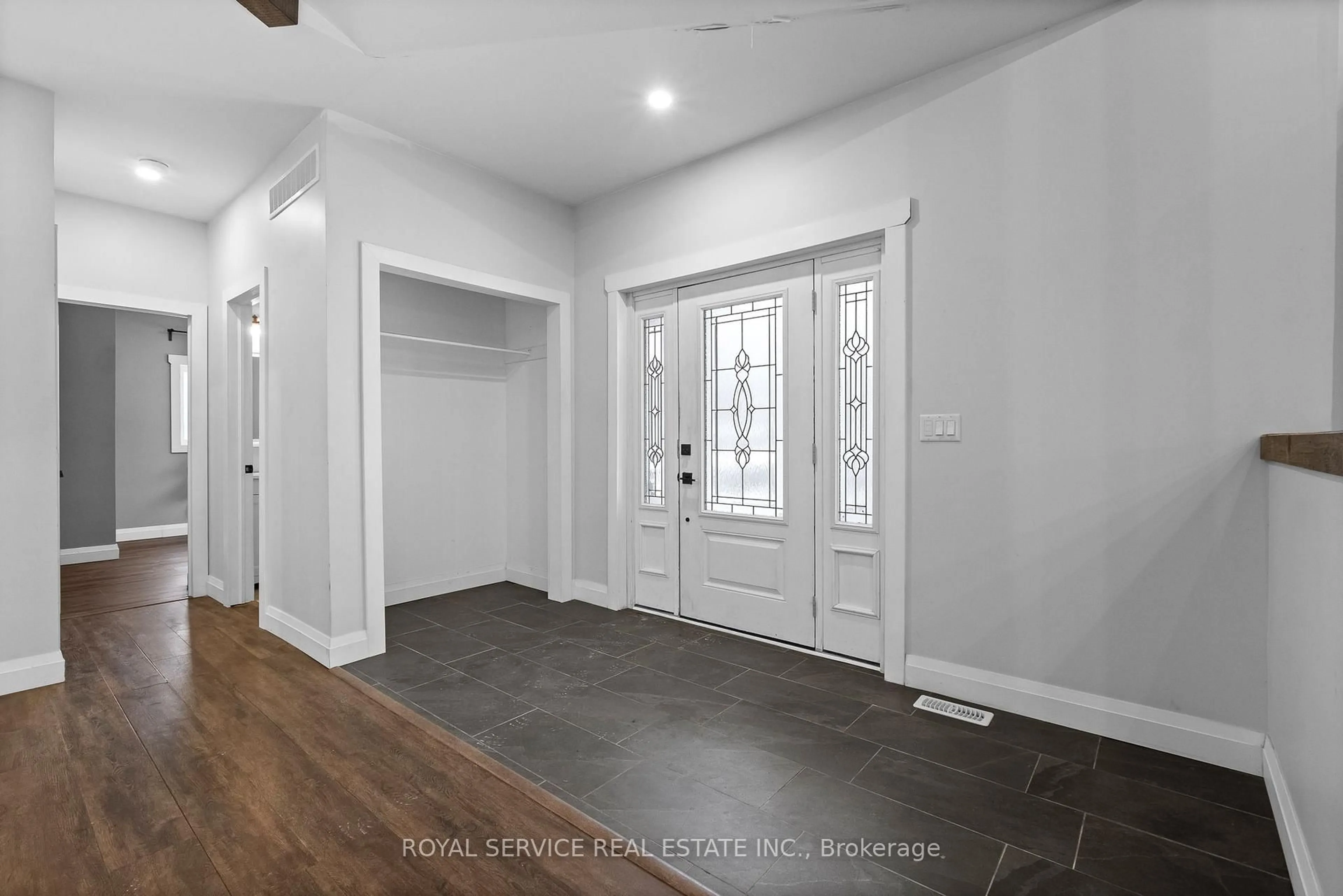 Indoor entryway for 197 Massey Rd, Alnwick/Haldimand Ontario K9A 4J8