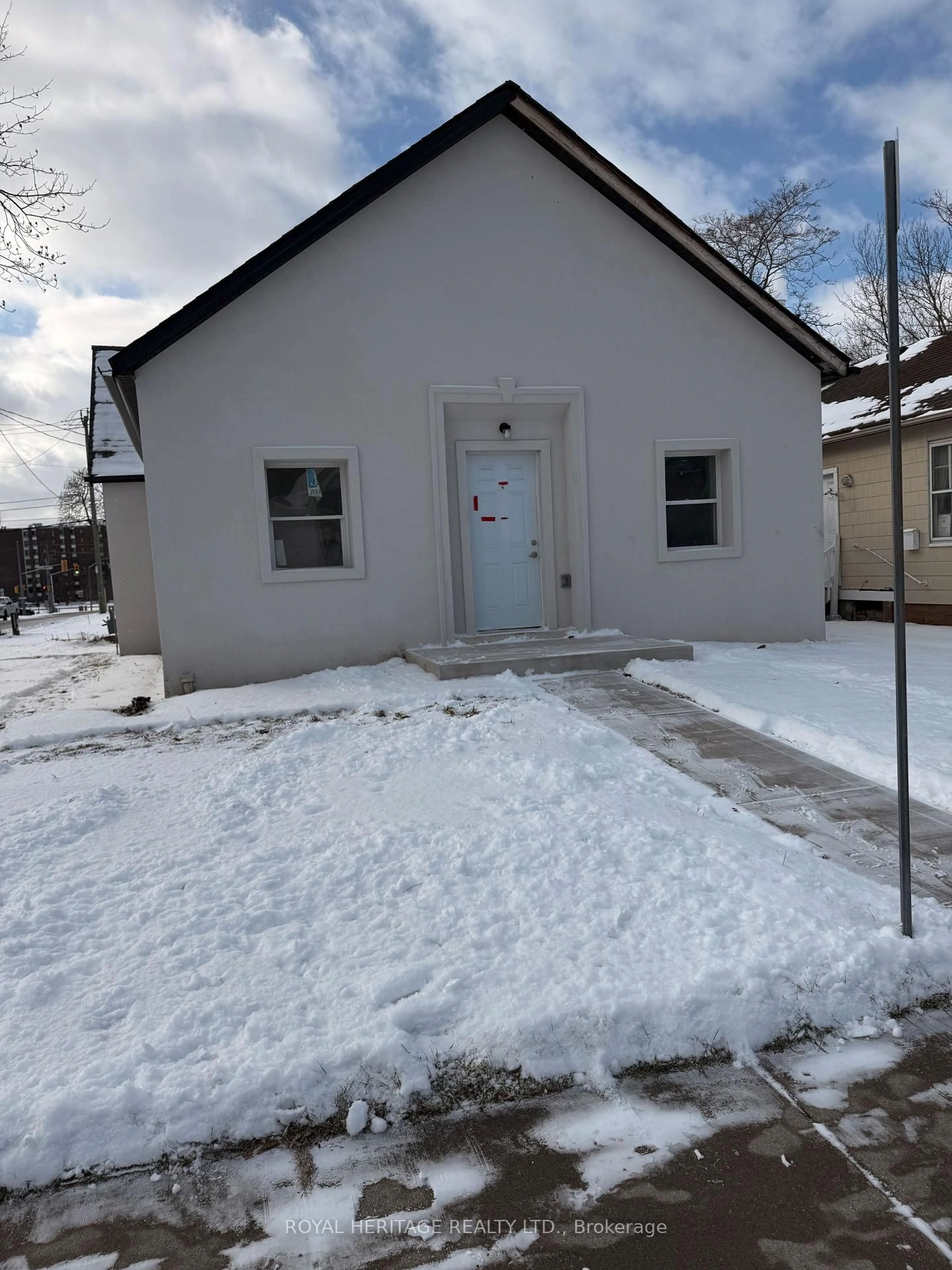 Unknown for 293 Louis Ave, Windsor Ontario N9A 1W1