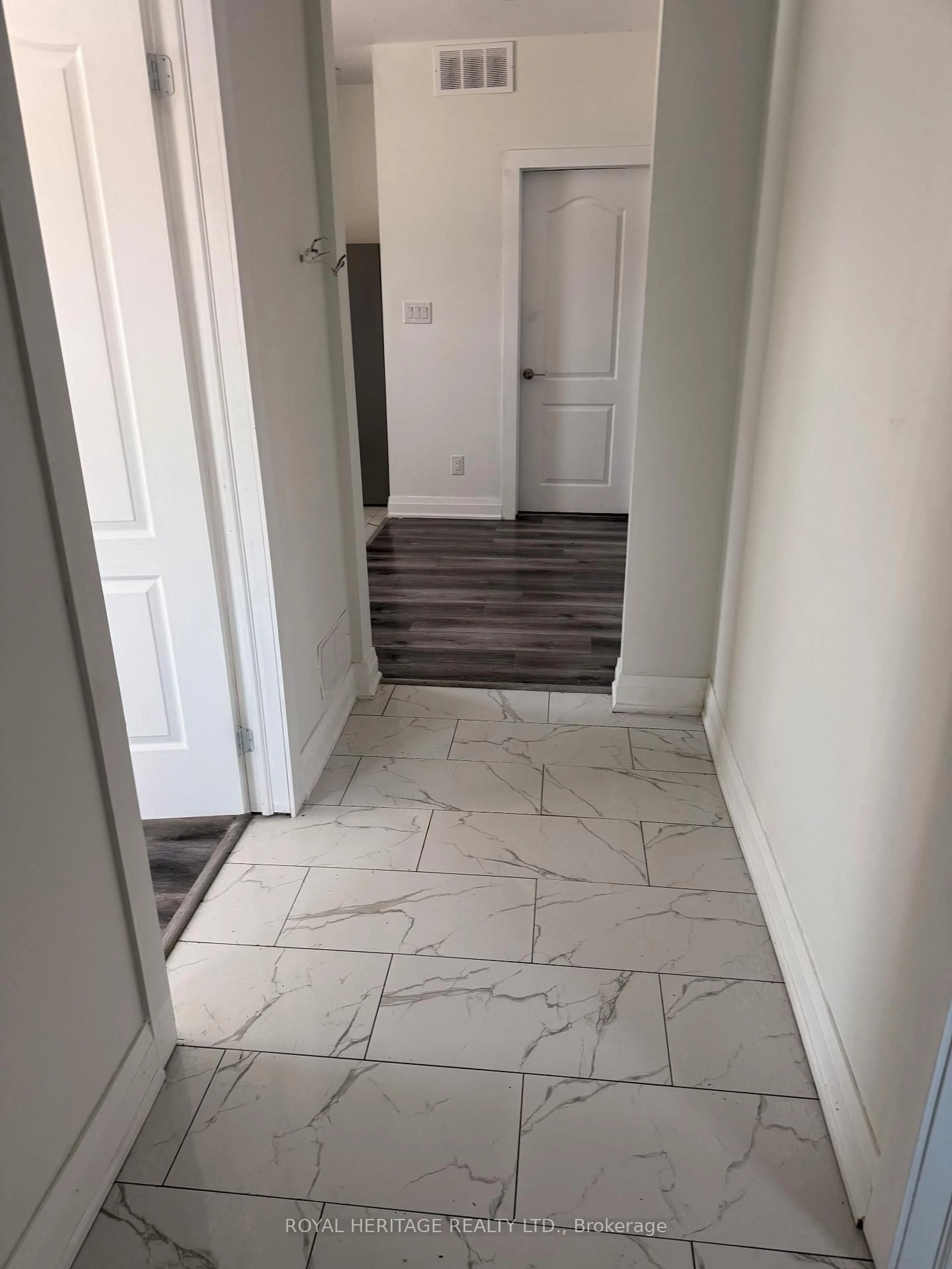 A pic of a room for 293 Louis Ave, Windsor Ontario N9A 1W1