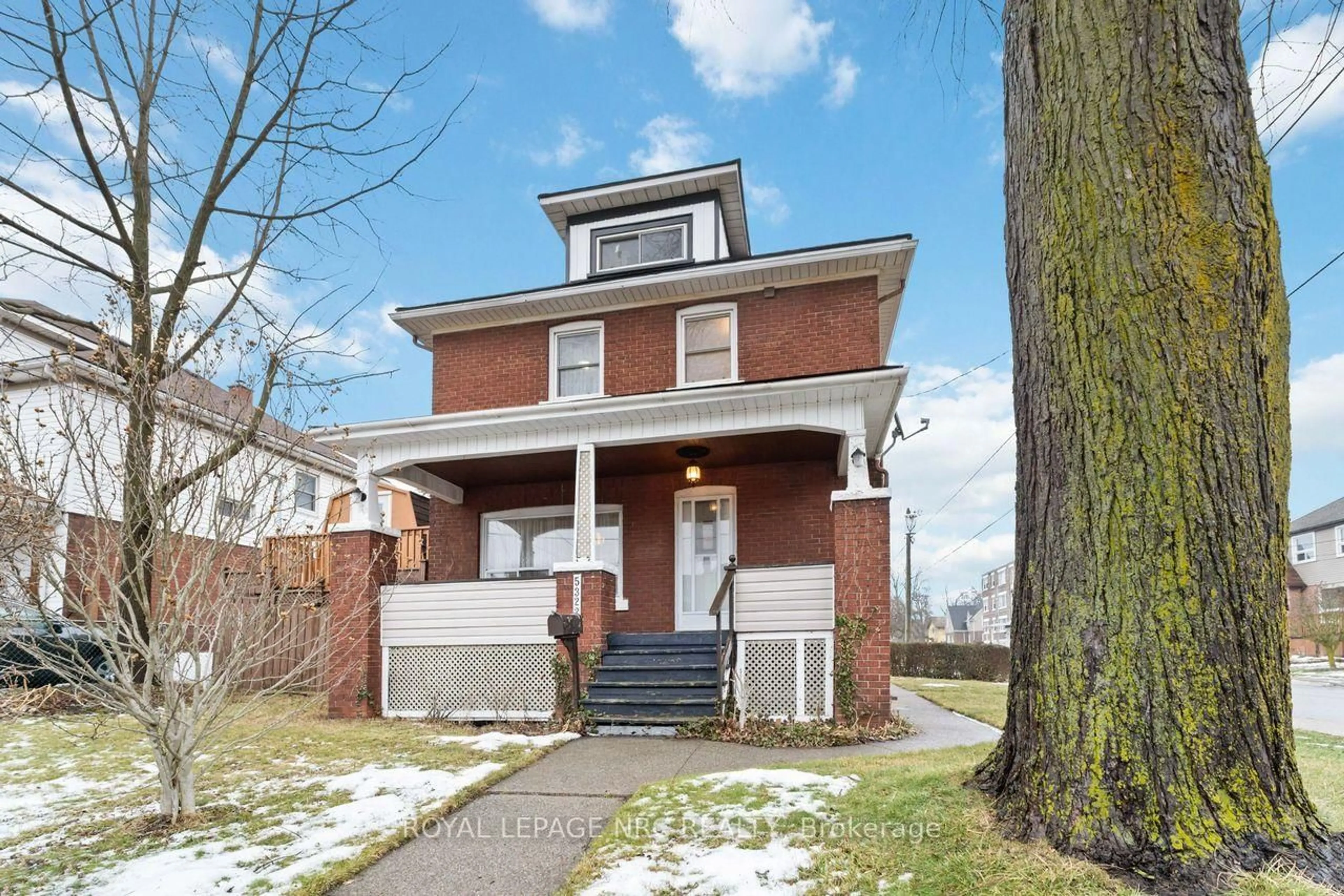 Home with brick exterior material, street for 5322 Heywood Ave, Niagara Falls Ontario L2E 4V6