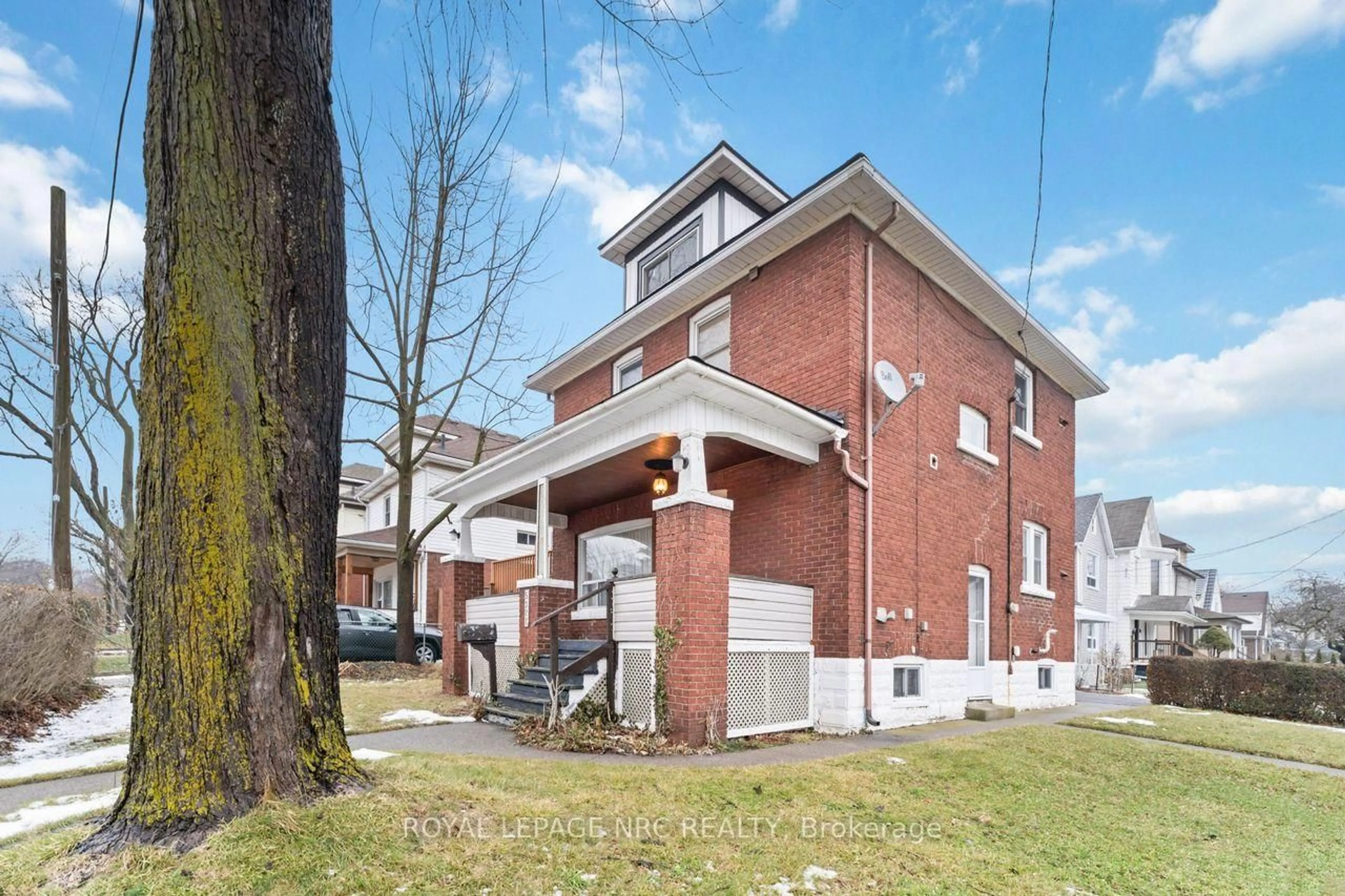 Home with brick exterior material, street for 5322 Heywood Ave, Niagara Falls Ontario L2E 4V6