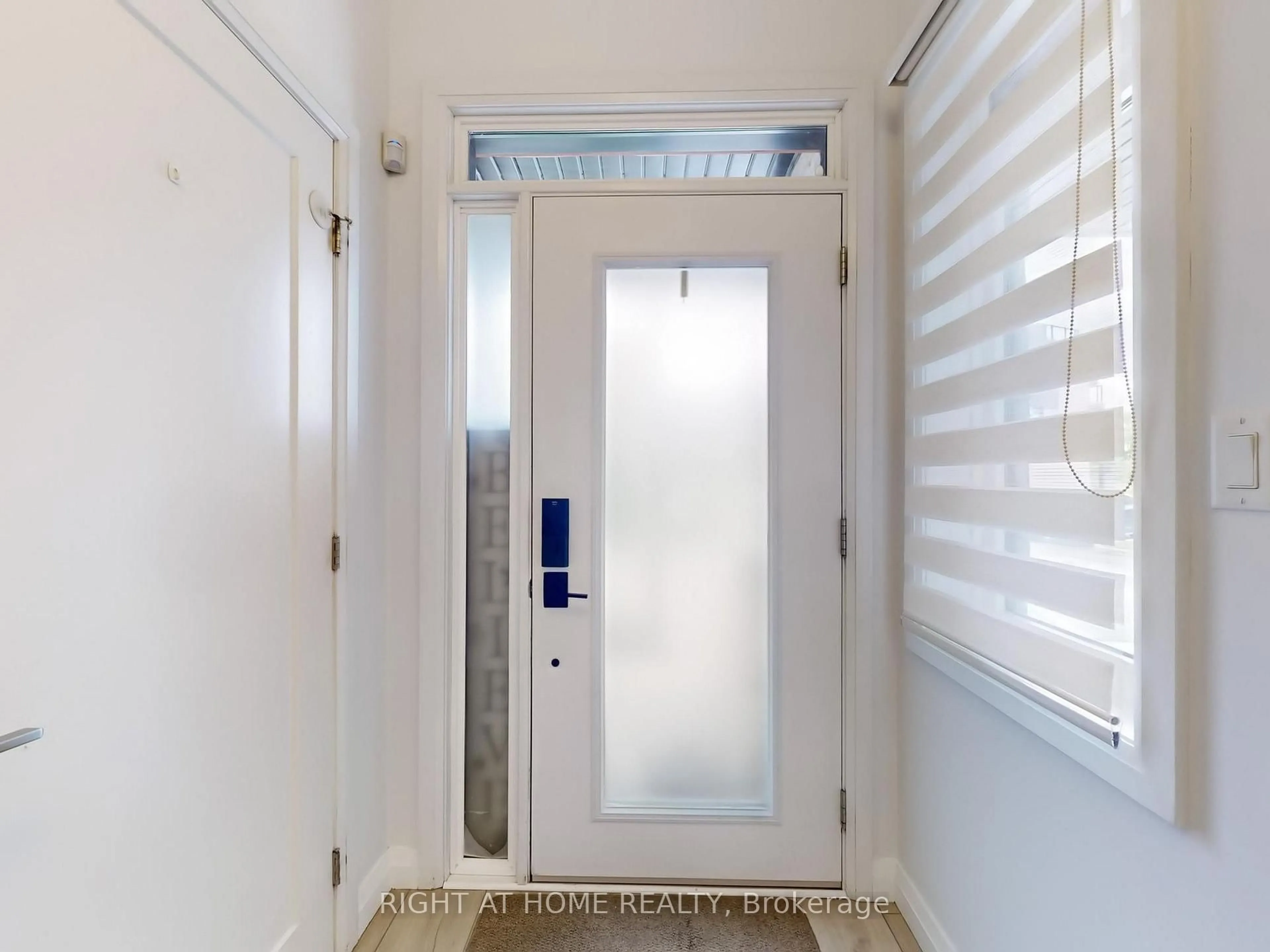 Indoor entryway for 35 Midhurst Hts #30, Hamilton Ontario L8J 0K9