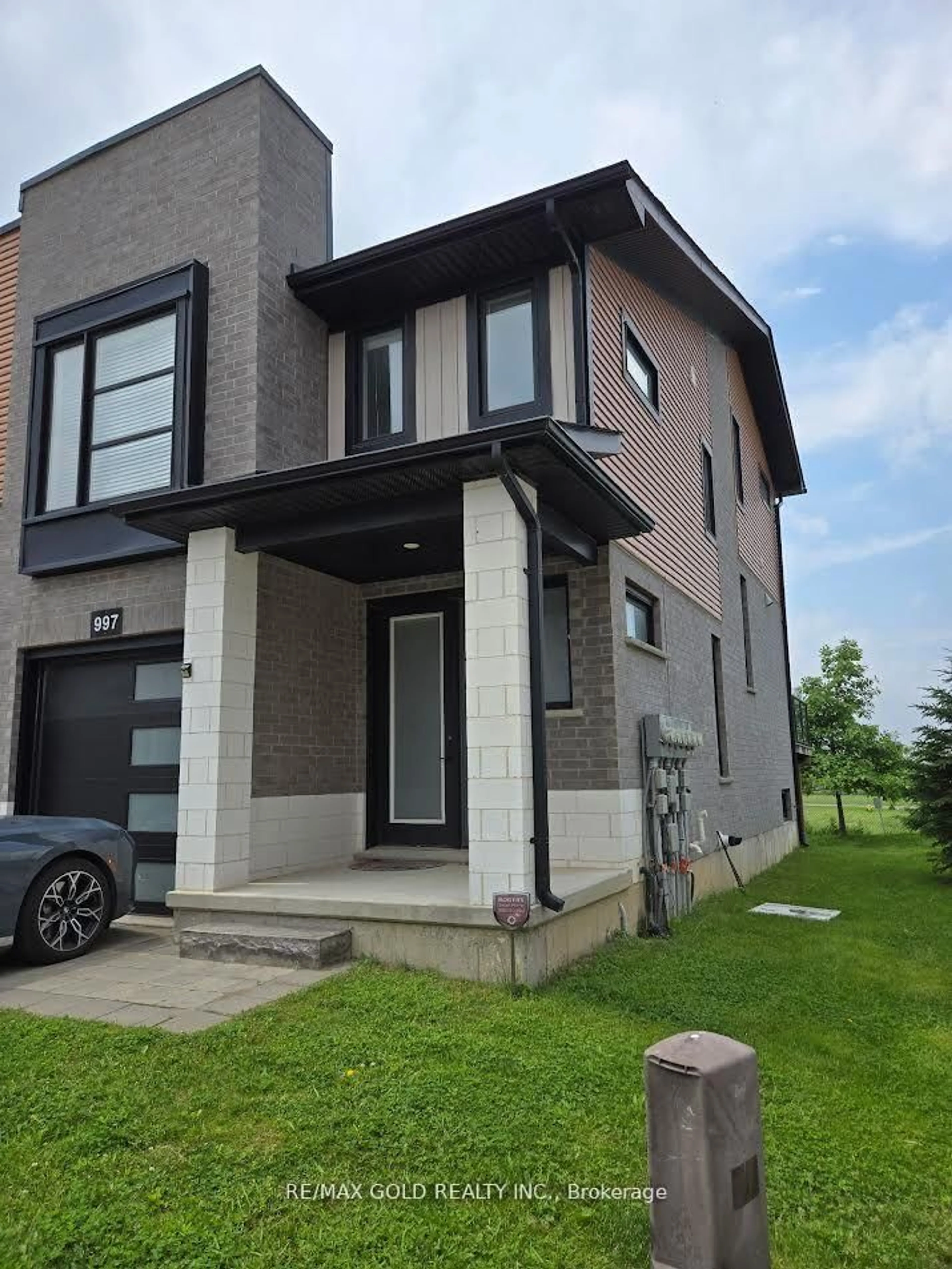 Home with brick exterior material, street for 997 West Village Sq, London North Ontario N6H 0J7