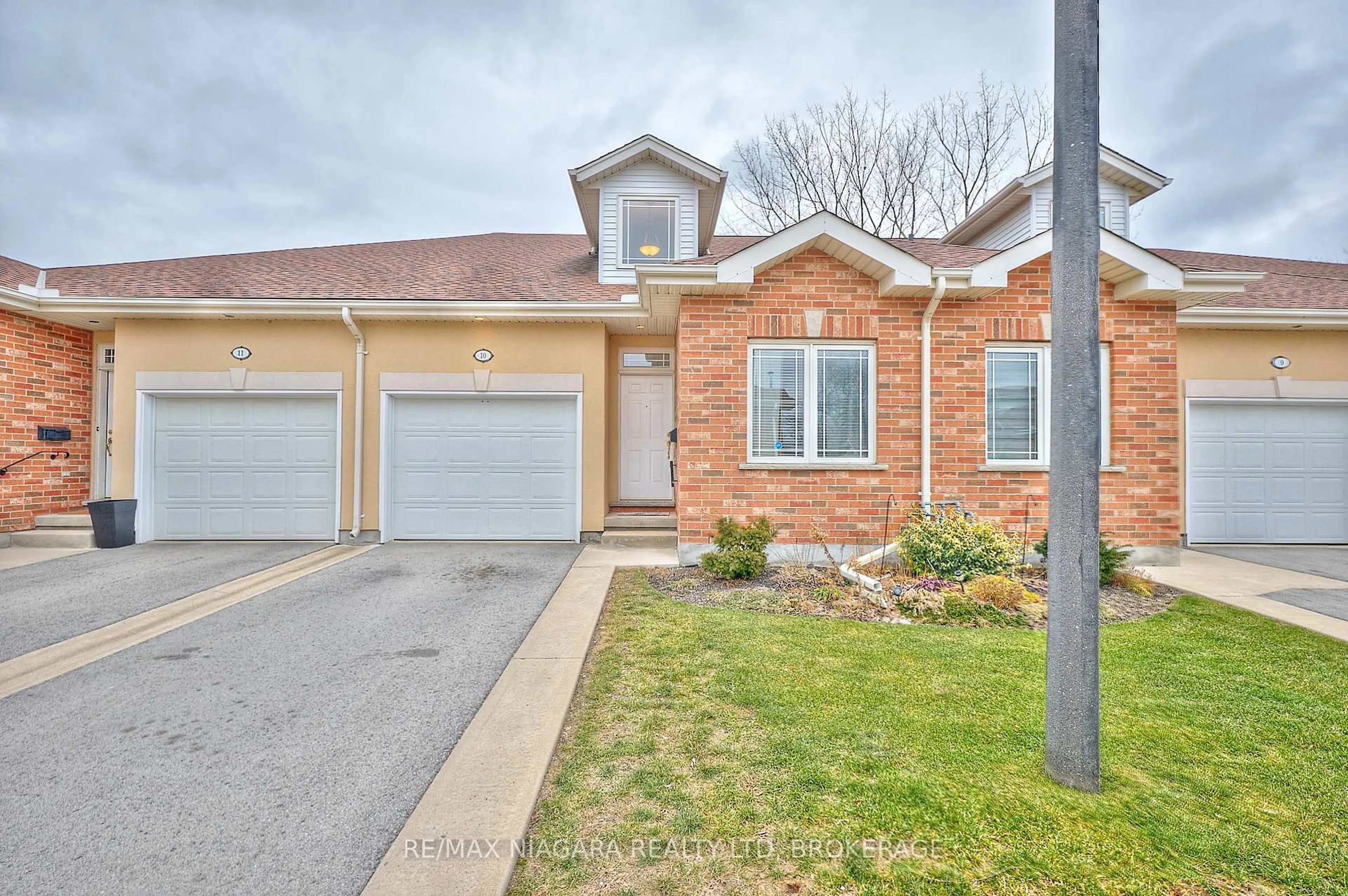 Home with brick exterior material, street for 4300 Kalar Rd #10, Niagara Falls Ontario L2H 1S8