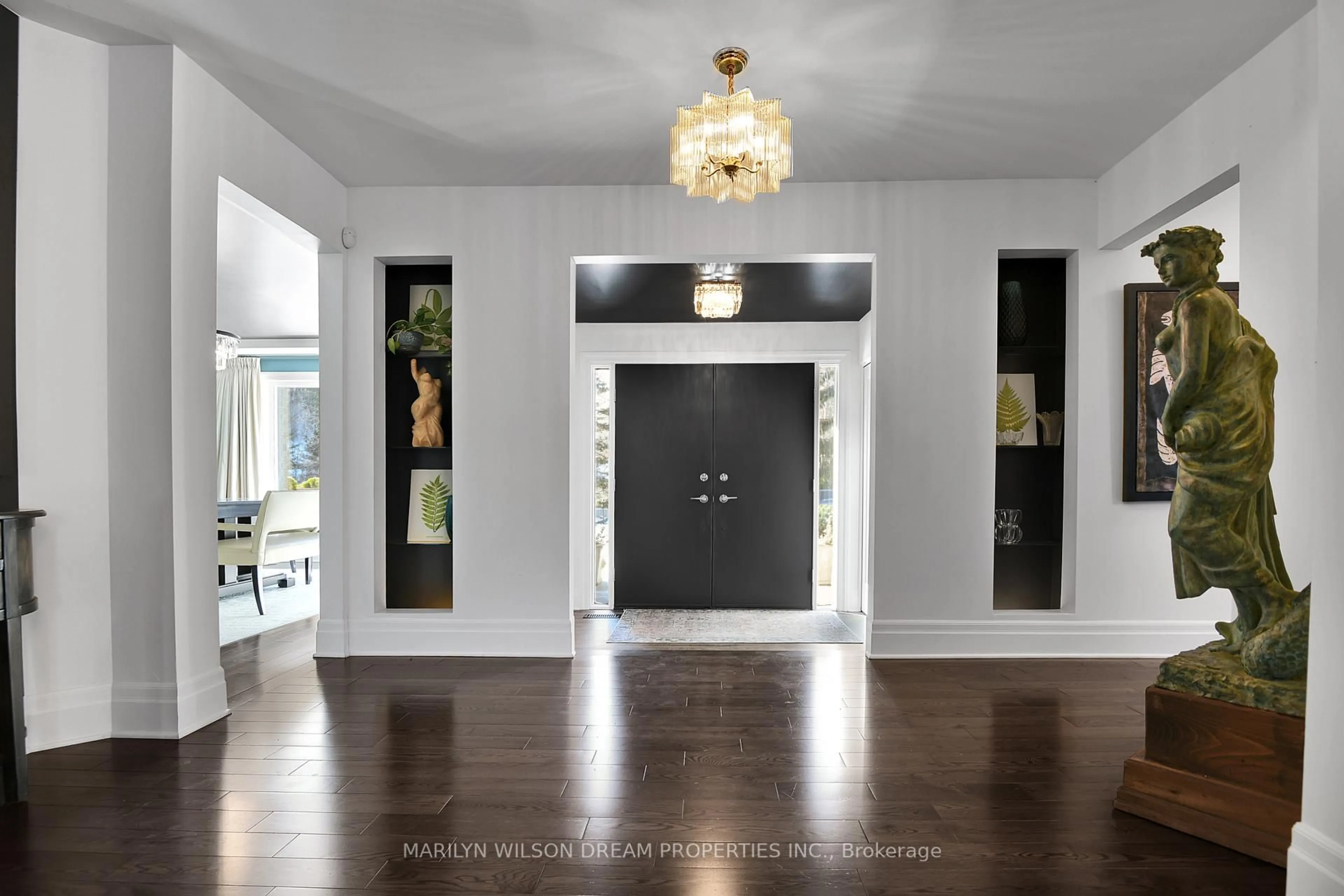 Indoor entryway for 11 Burrows Rd, Ottawa Ontario K1J 6E5