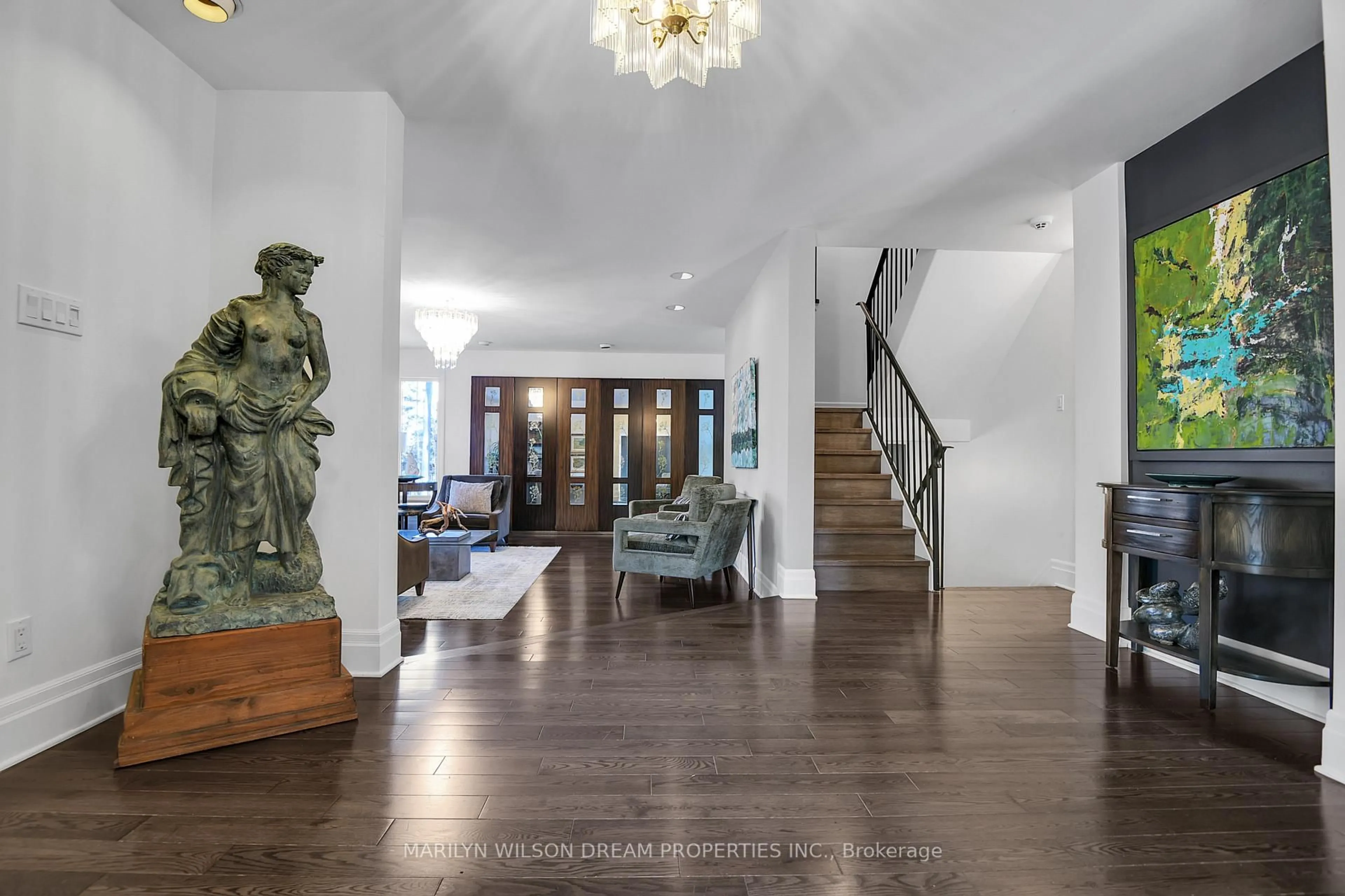 Indoor foyer for 11 Burrows Rd, Ottawa Ontario K1J 6E5