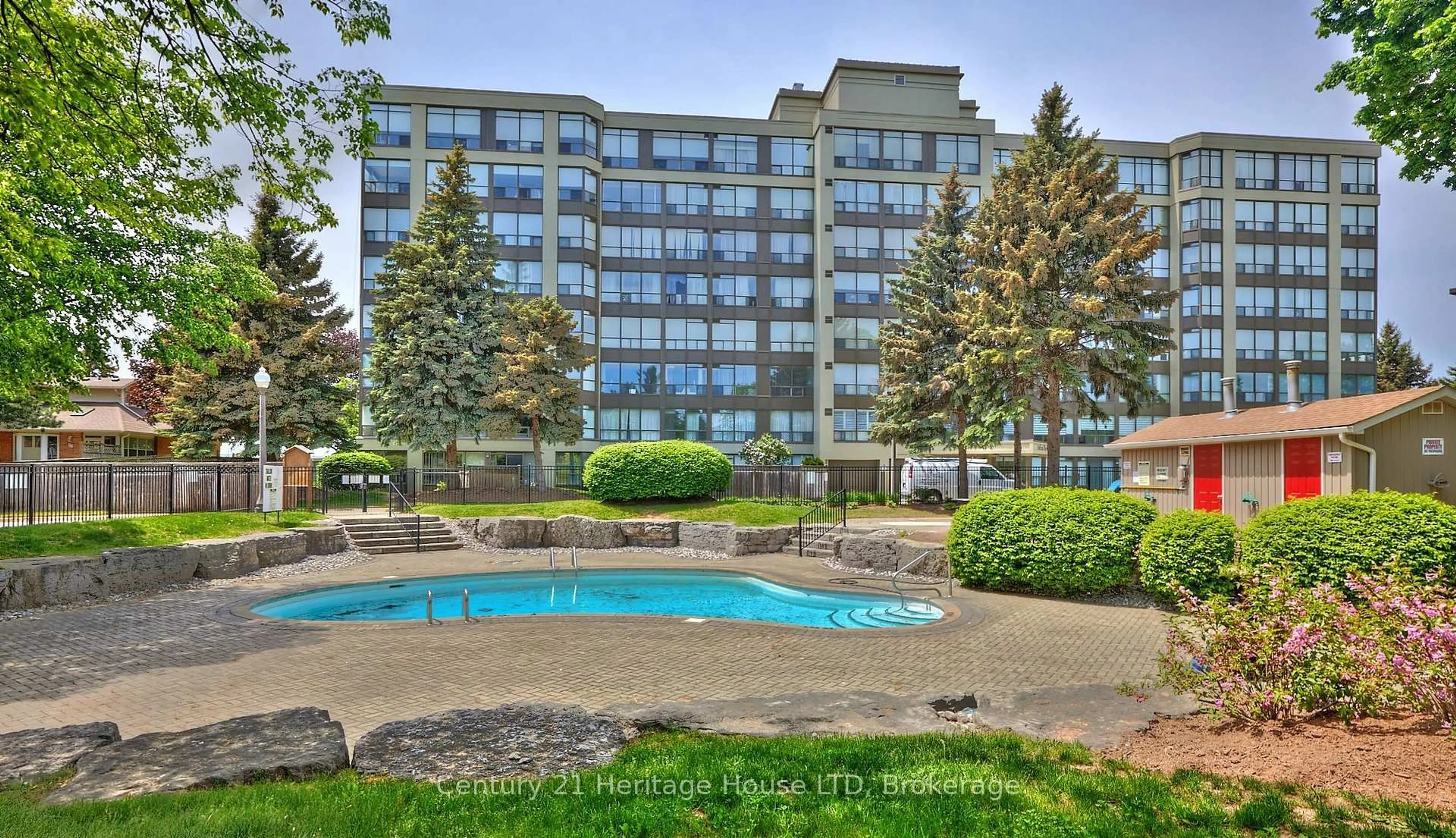 Pool for 5100 Dorchester Rd, Niagara Falls Ontario L2E 7H4