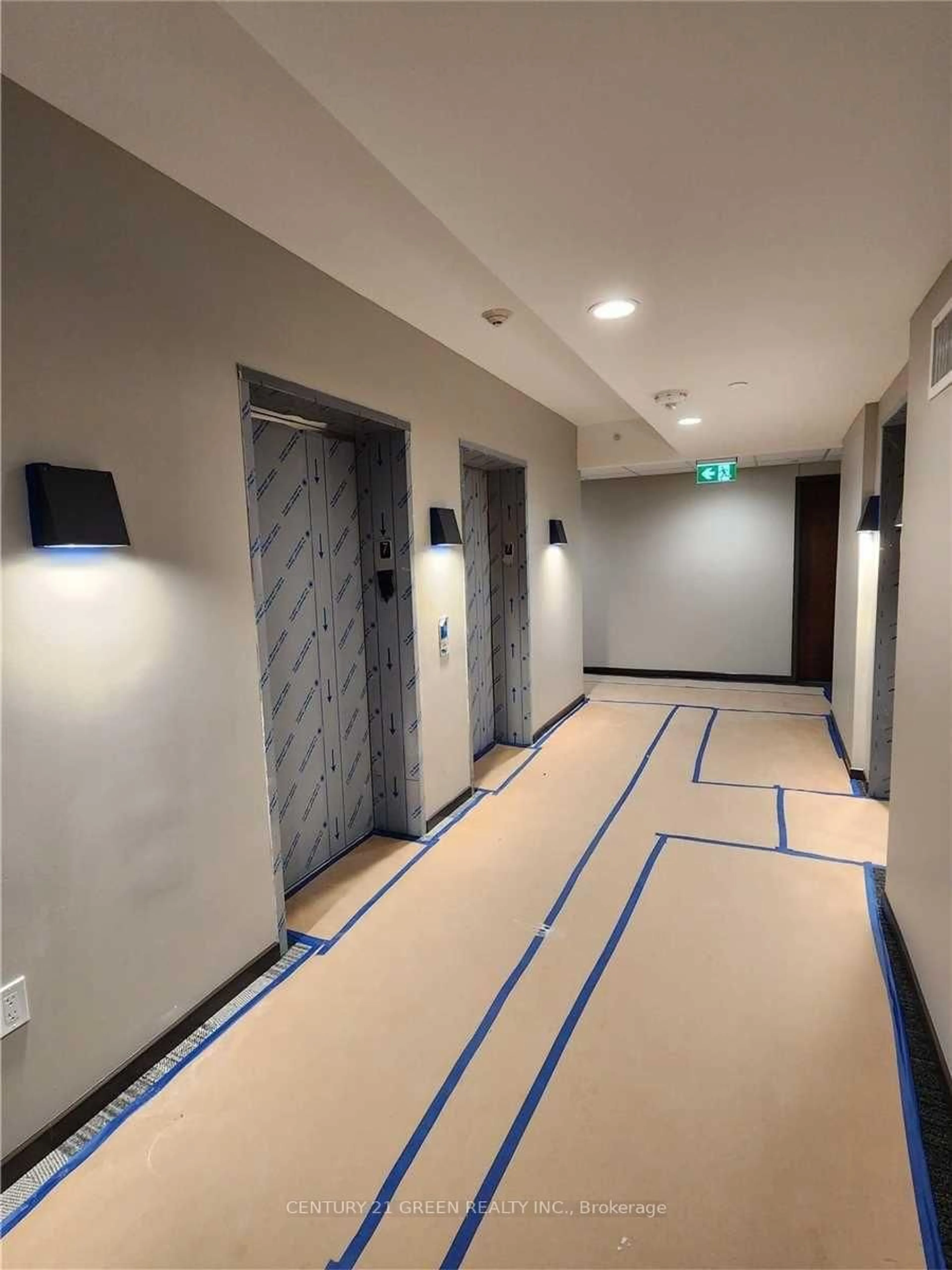 Indoor foyer for 108 Garment St #708, Kitchener Ontario N2G 3B2