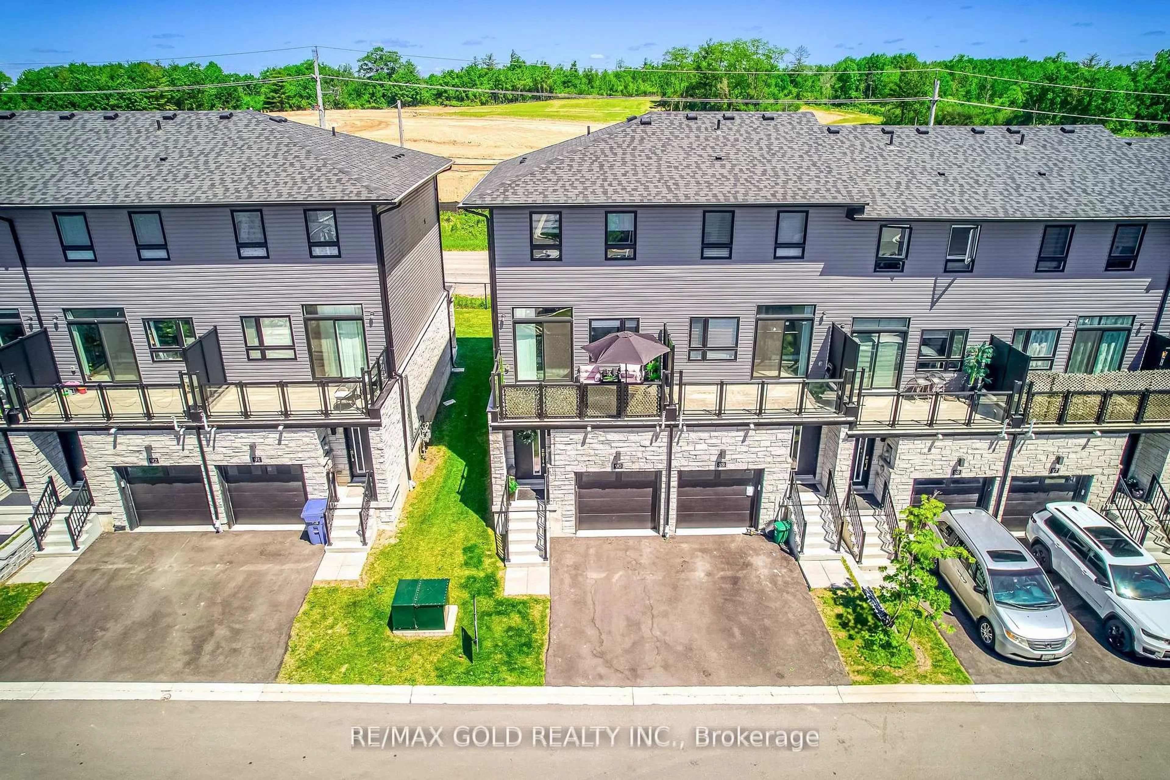 A pic from outside/outdoor area/front of a property/back of a property/a pic from drone, street for 51 Sparrow Ave #90, Cambridge Ontario N1T 0E5