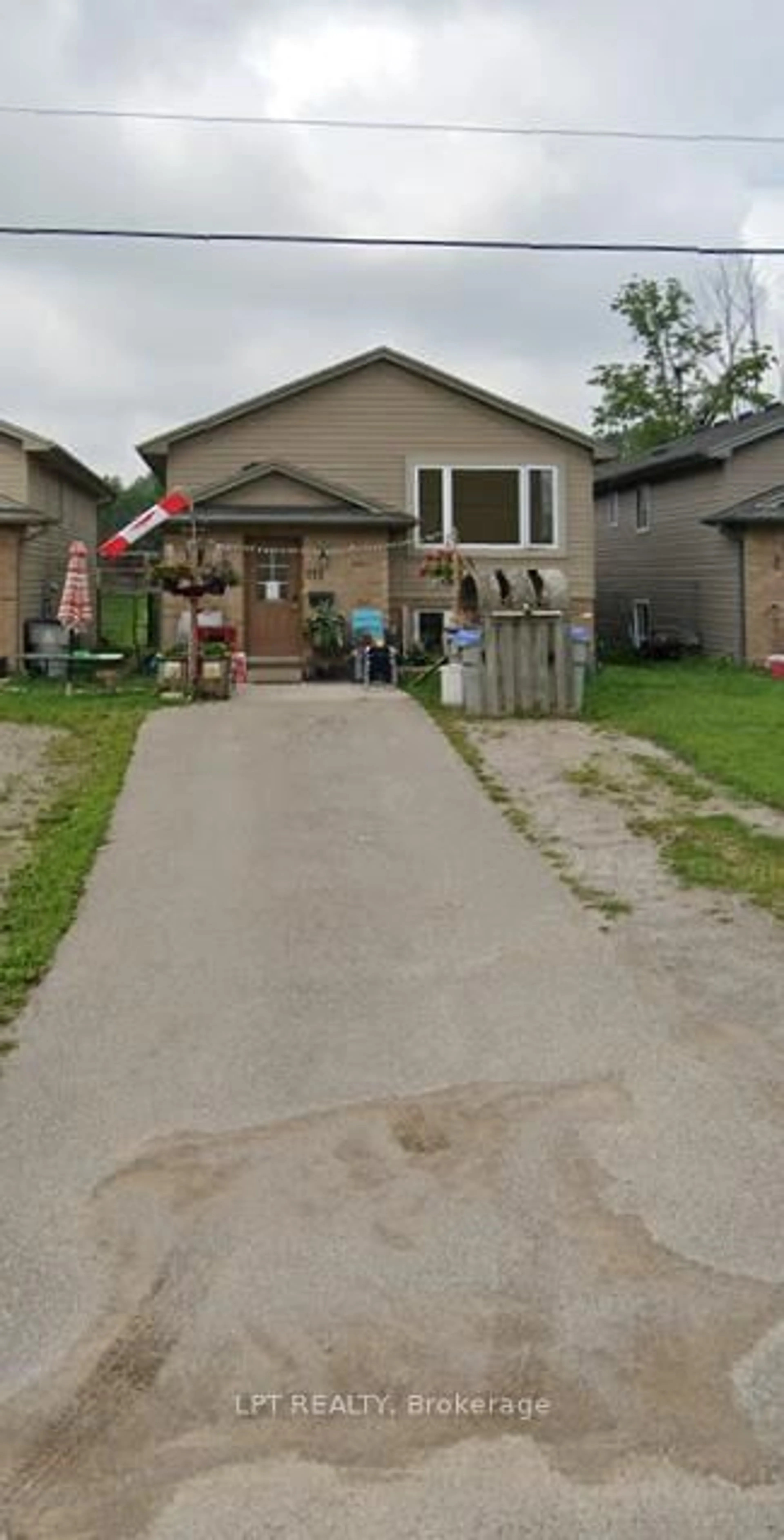 Unknown for 212 Ewart St, Strathroy-Caradoc Ontario N7G 4G6