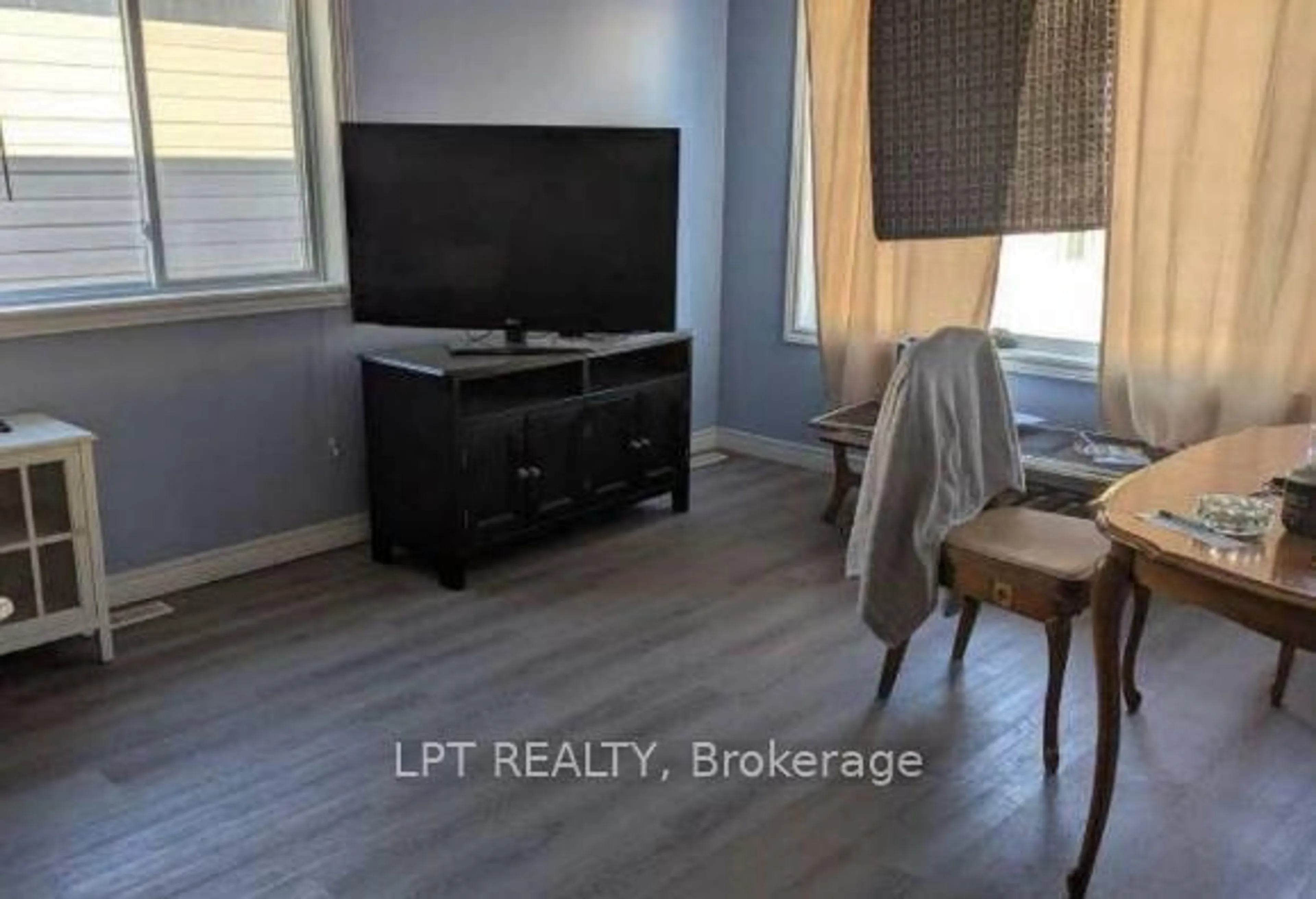 A pic of a room for 212 Ewart St, Strathroy-Caradoc Ontario N7G 4G6