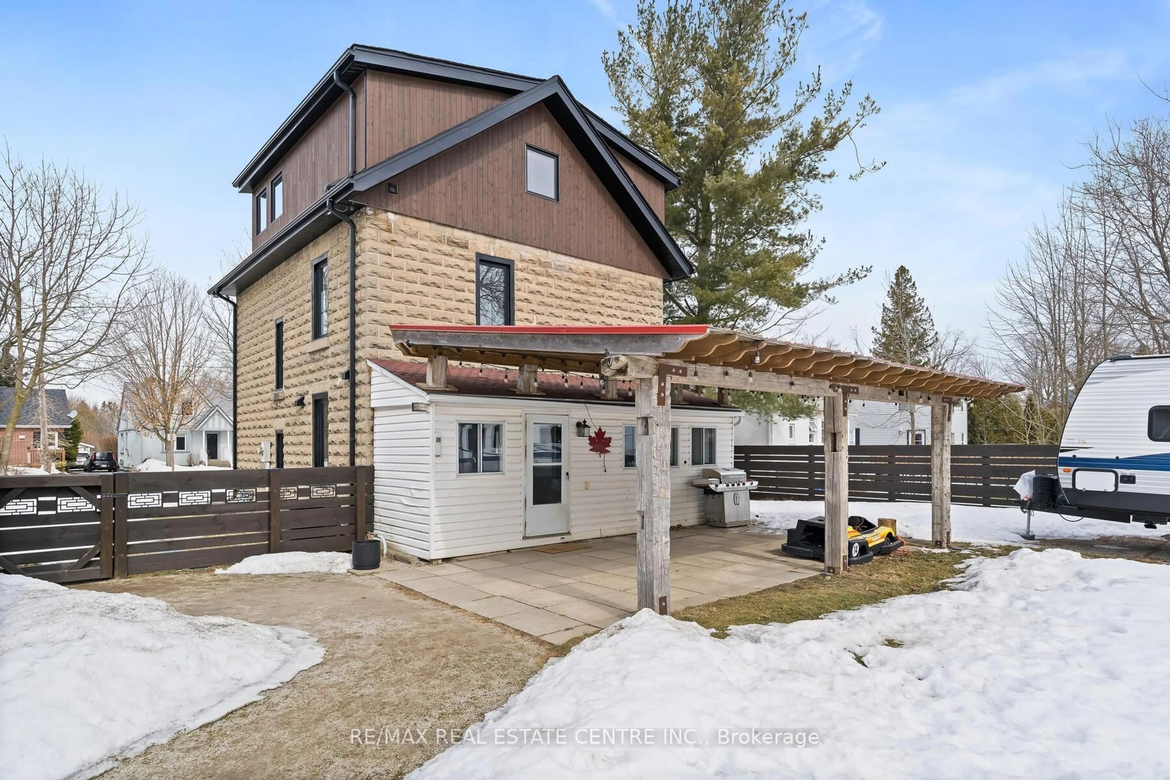 Unknown for 6 Dundas St, Erin Ontario N0B 1T0