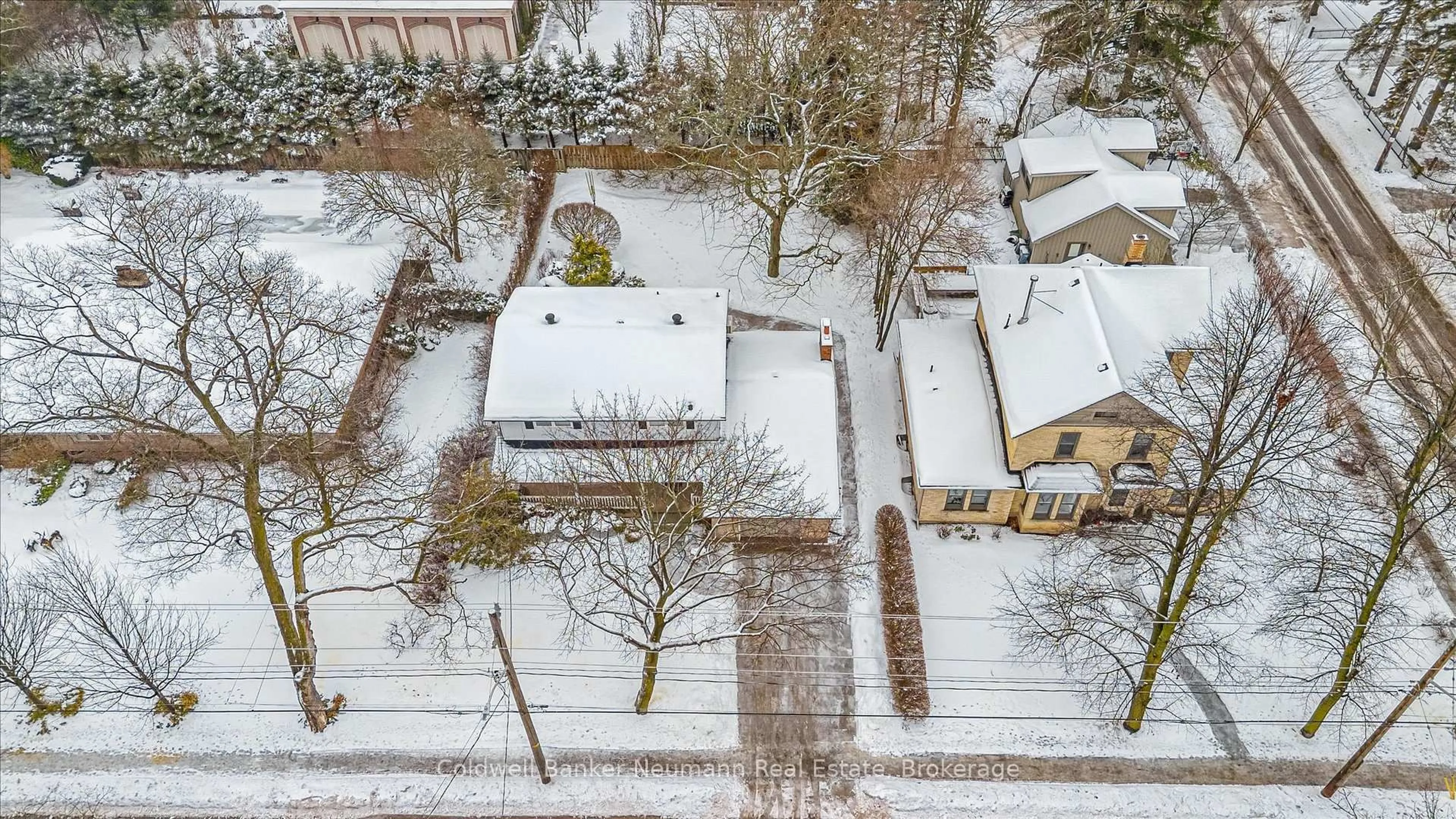 A pic from outside/outdoor area/front of a property/back of a property/a pic from drone, street for 115 Palmer St, Guelph Ontario N1E 2R2