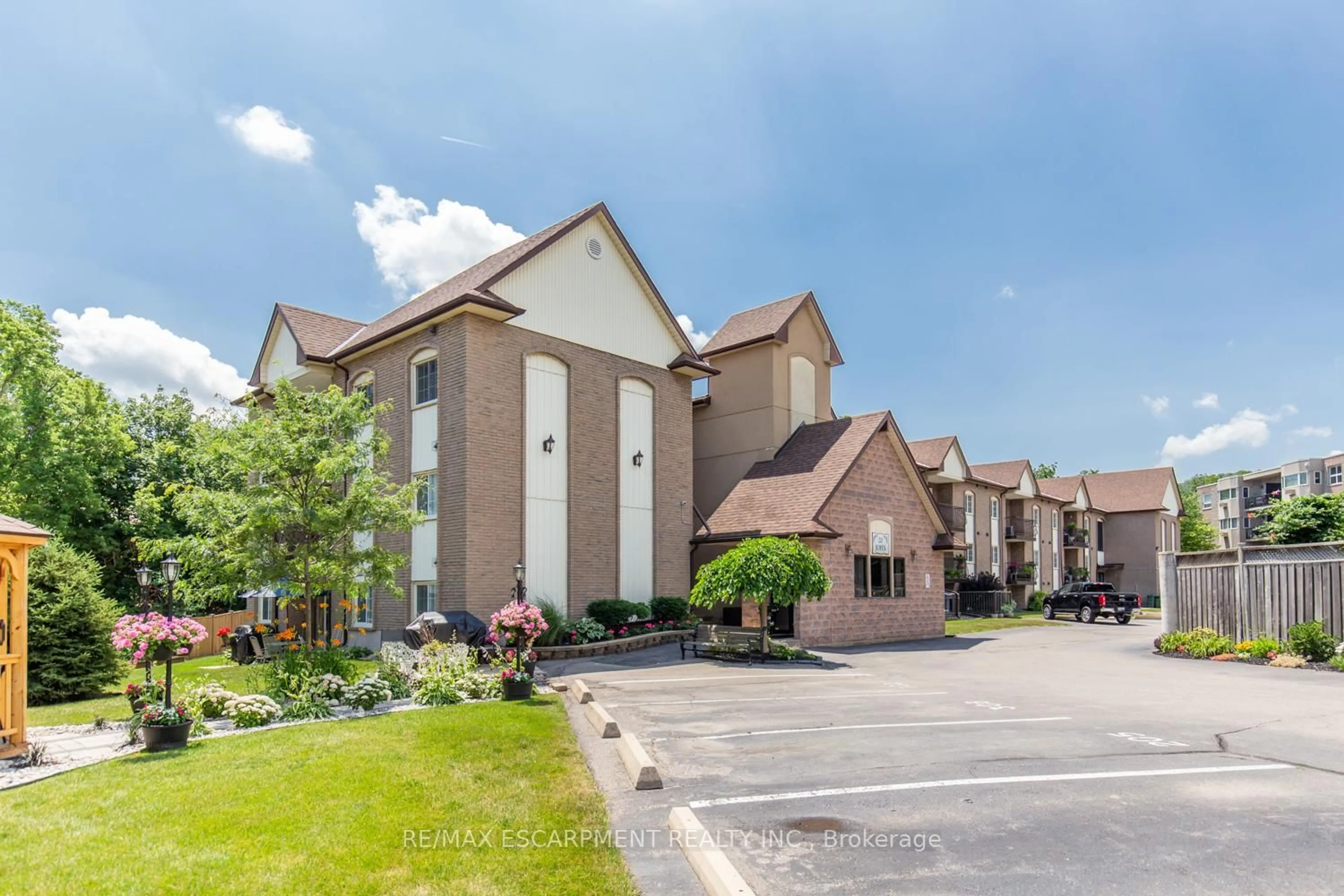 Unknown for 20 John St #110, Grimsby Ontario L3M 1X5