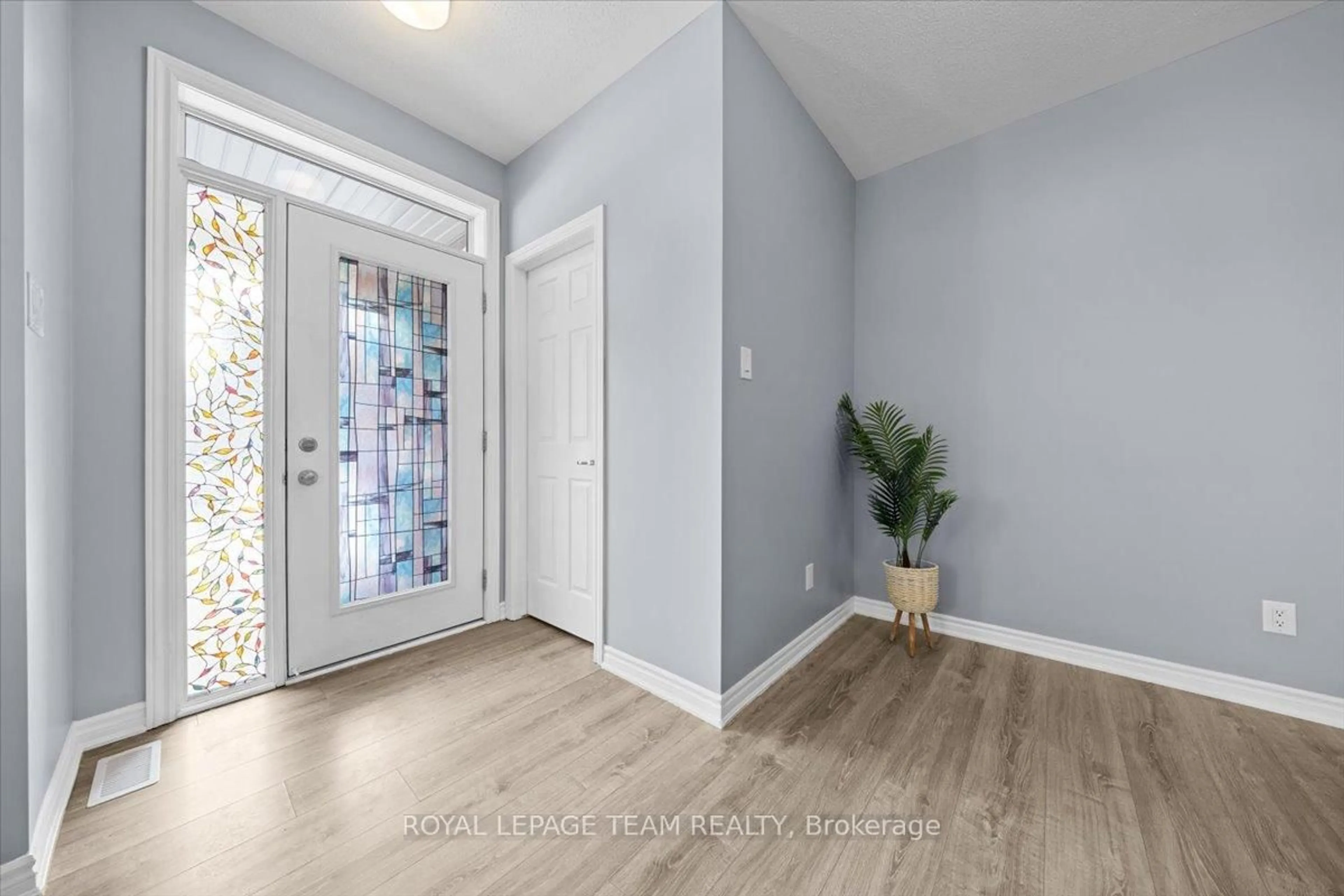 Indoor entryway for 915 Nautilus Private, Ottawa Ontario K2V 0S3