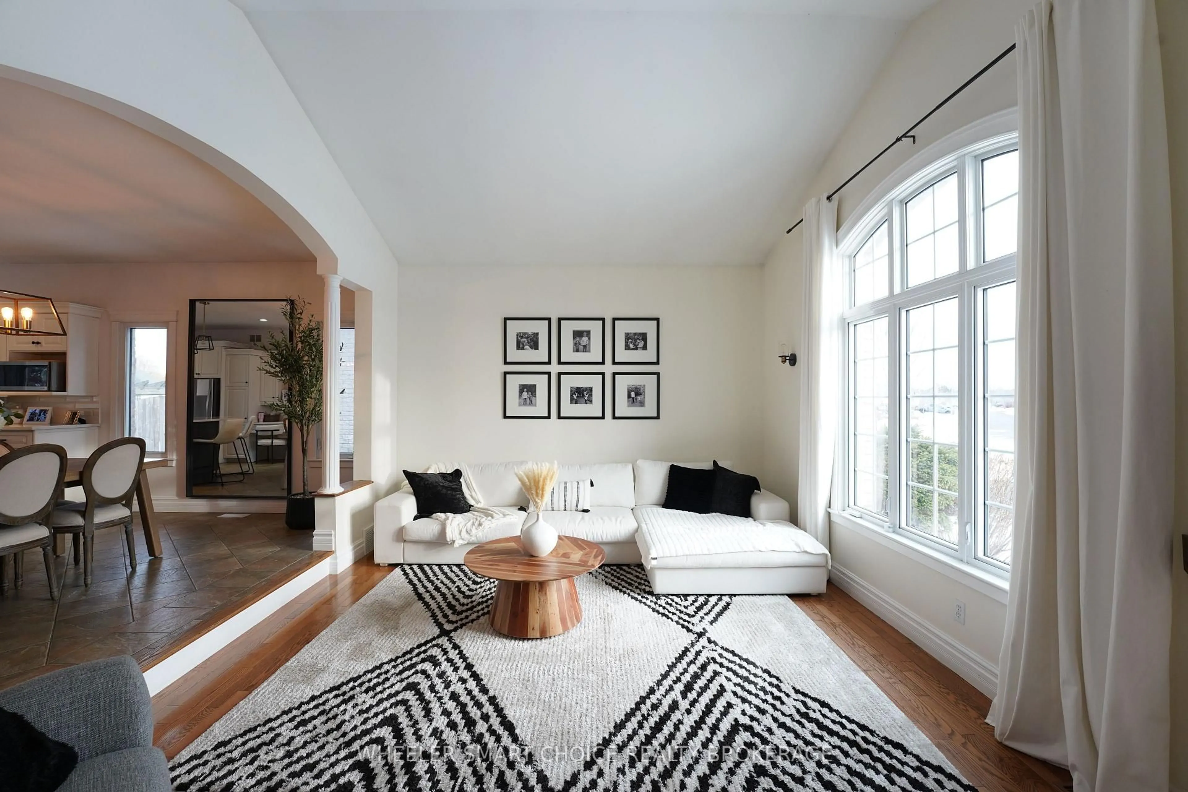 Living room with furniture, carpet floor for 1757 MacIntyre Ave, Cornwall Ontario K6J 5W1