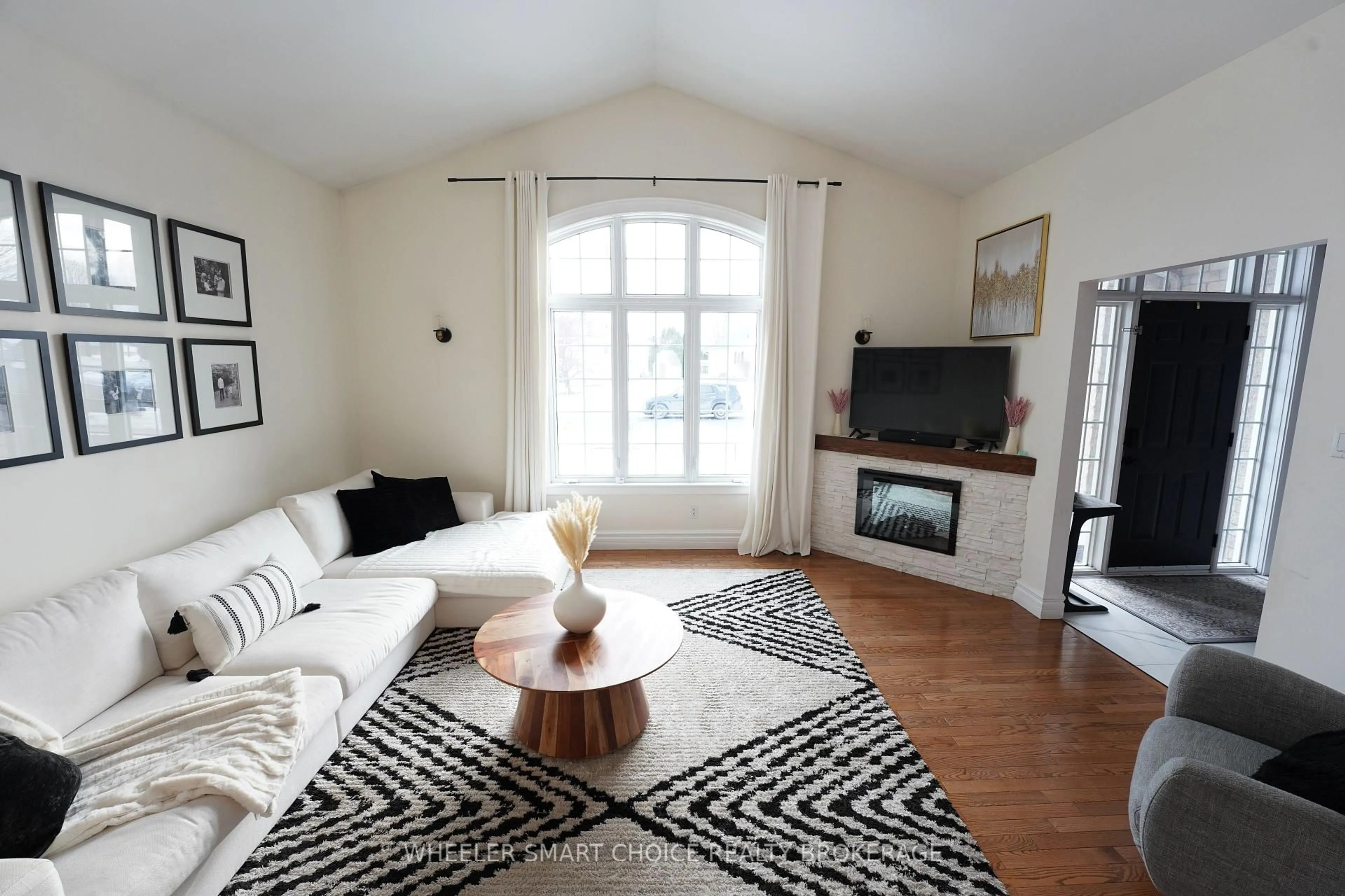 Living room with furniture, unknown for 1757 MacIntyre Ave, Cornwall Ontario K6J 5W1