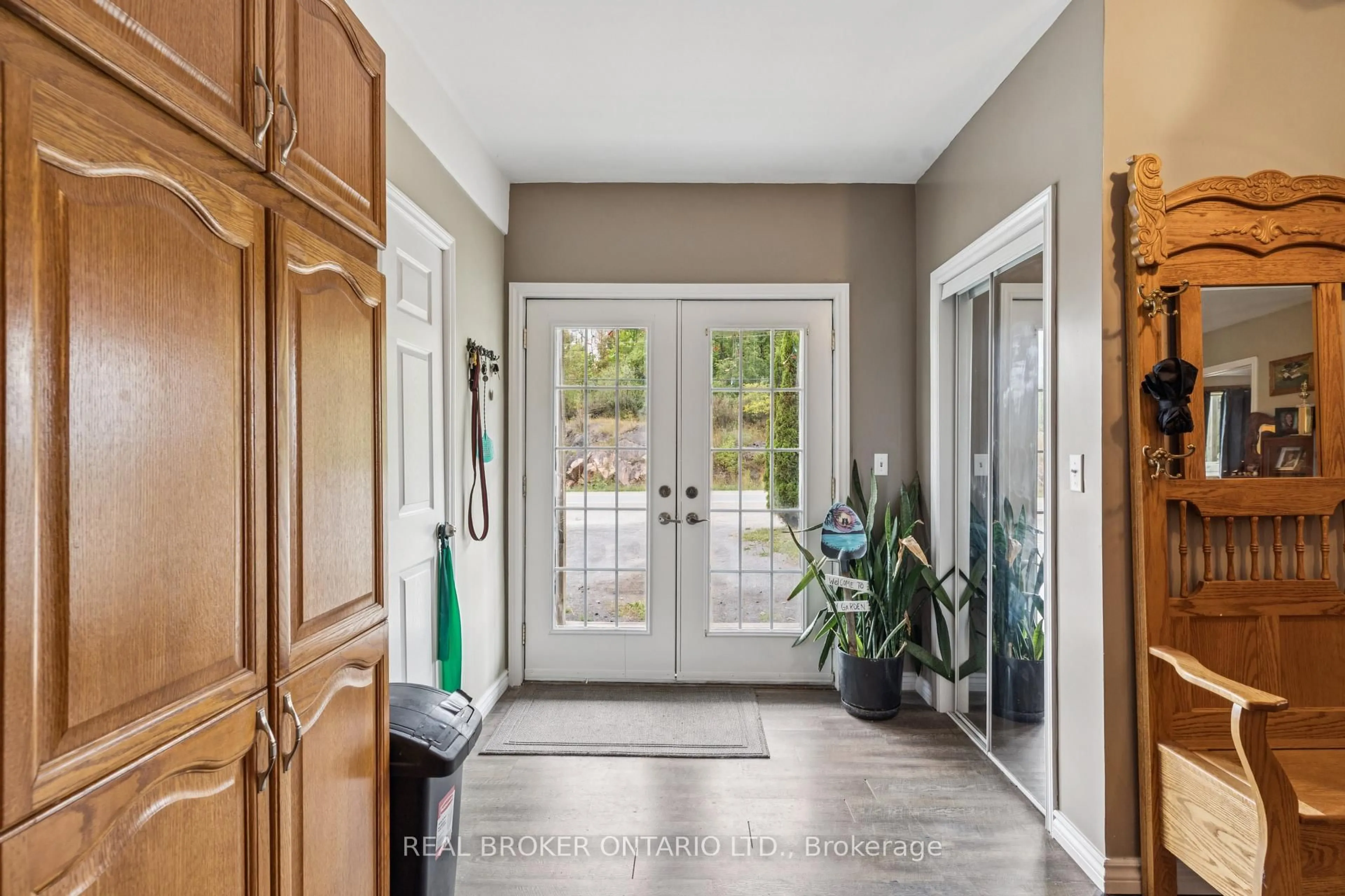 Indoor entryway for 2880 HWY 511, Lanark Ontario K0G 1K0