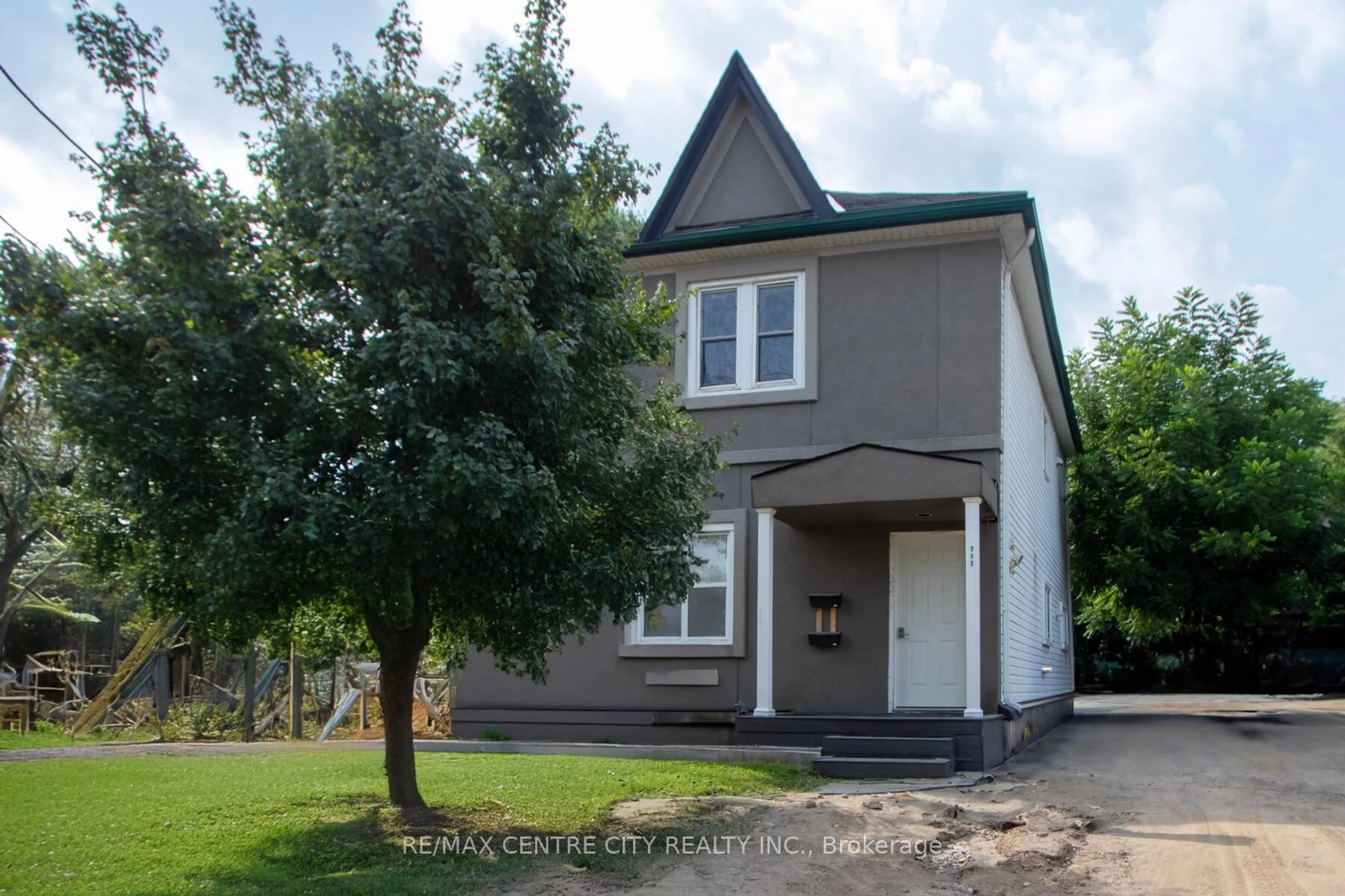 Unknown for 717 Central Ave, London East Ontario N5W 3P9