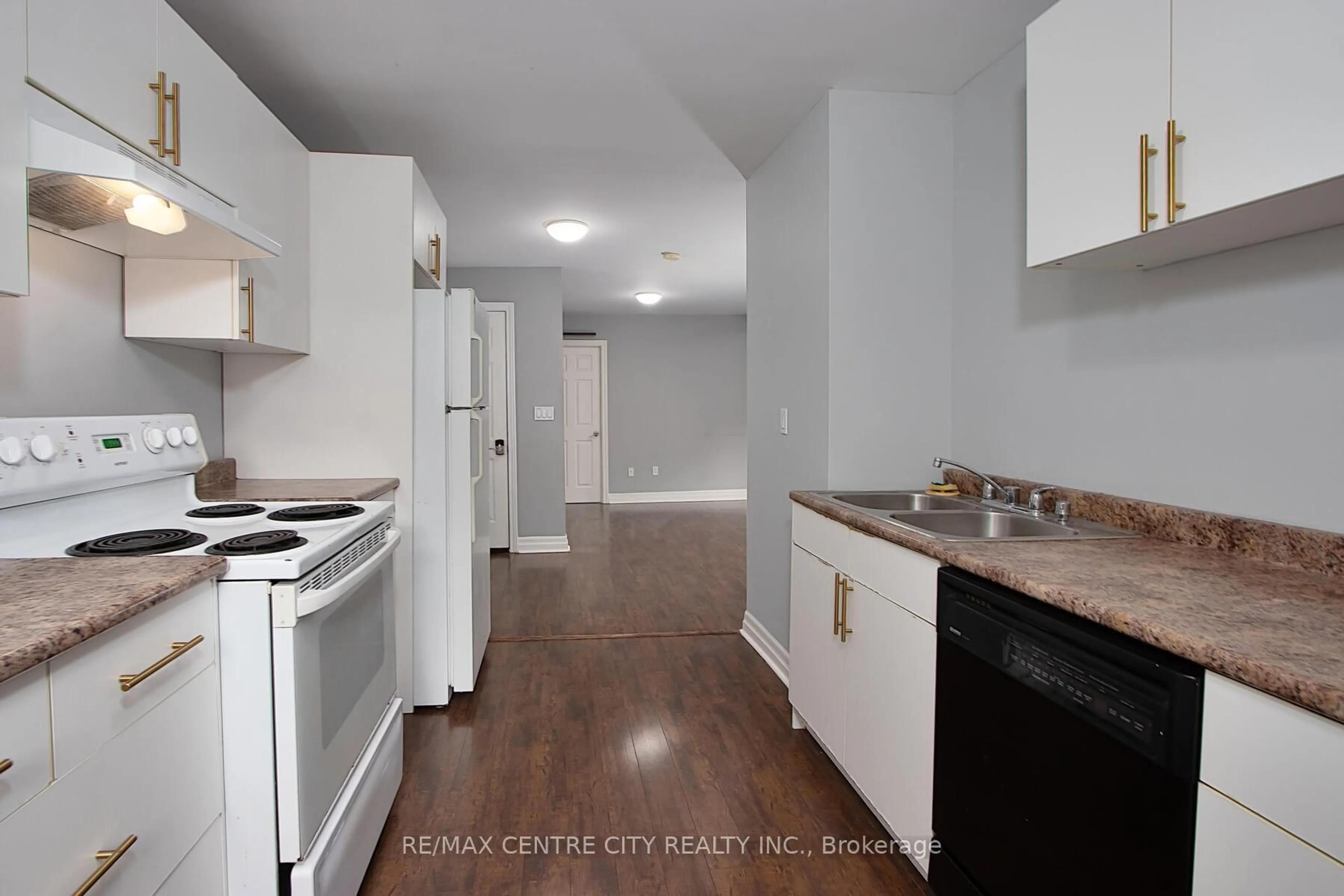 Standard kitchen, unknown for 717 Central Ave, London East Ontario N5W 3P9