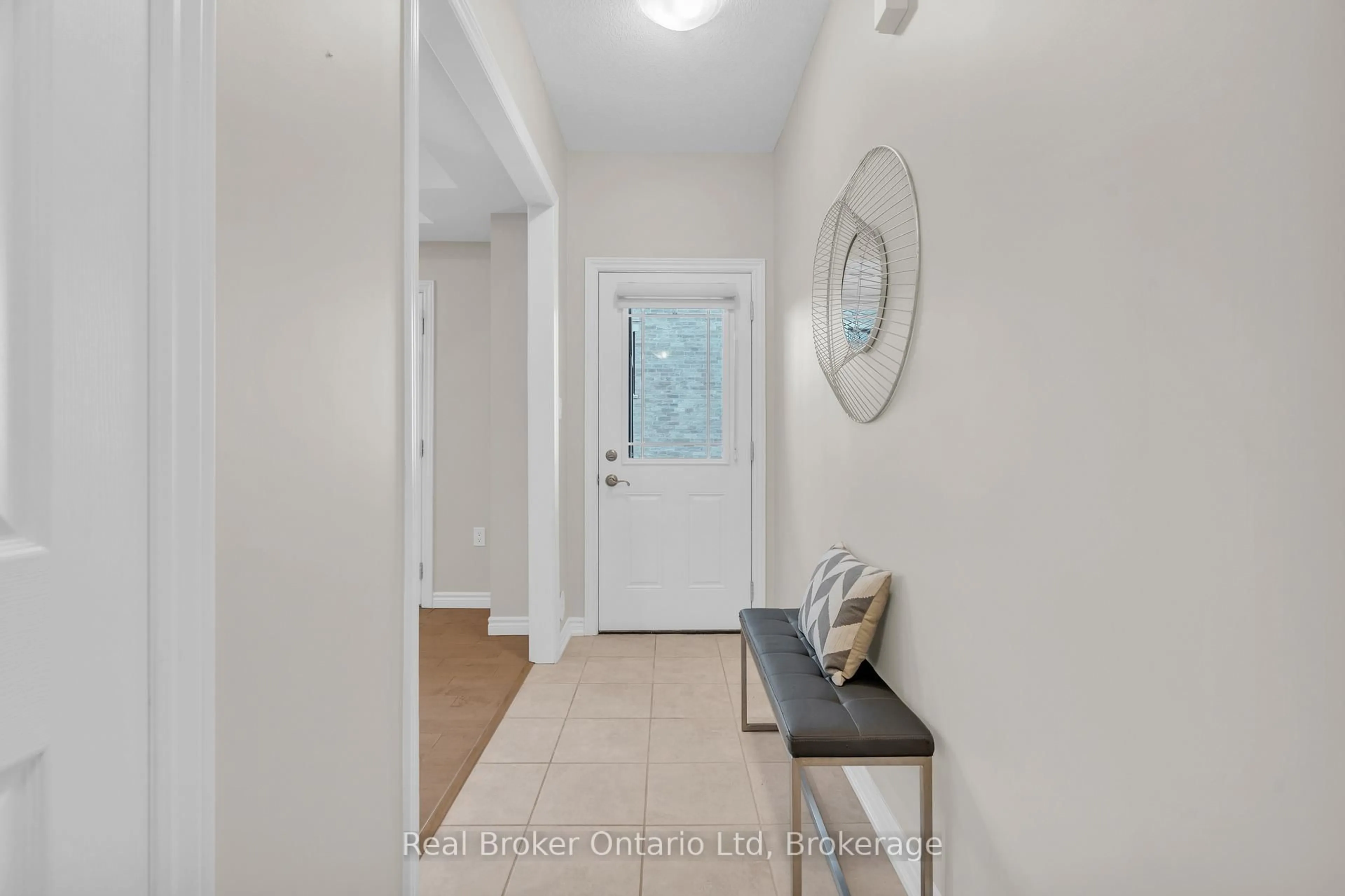 Indoor entryway for 107 Westra Dr #5, Guelph Ontario N1K 0A5