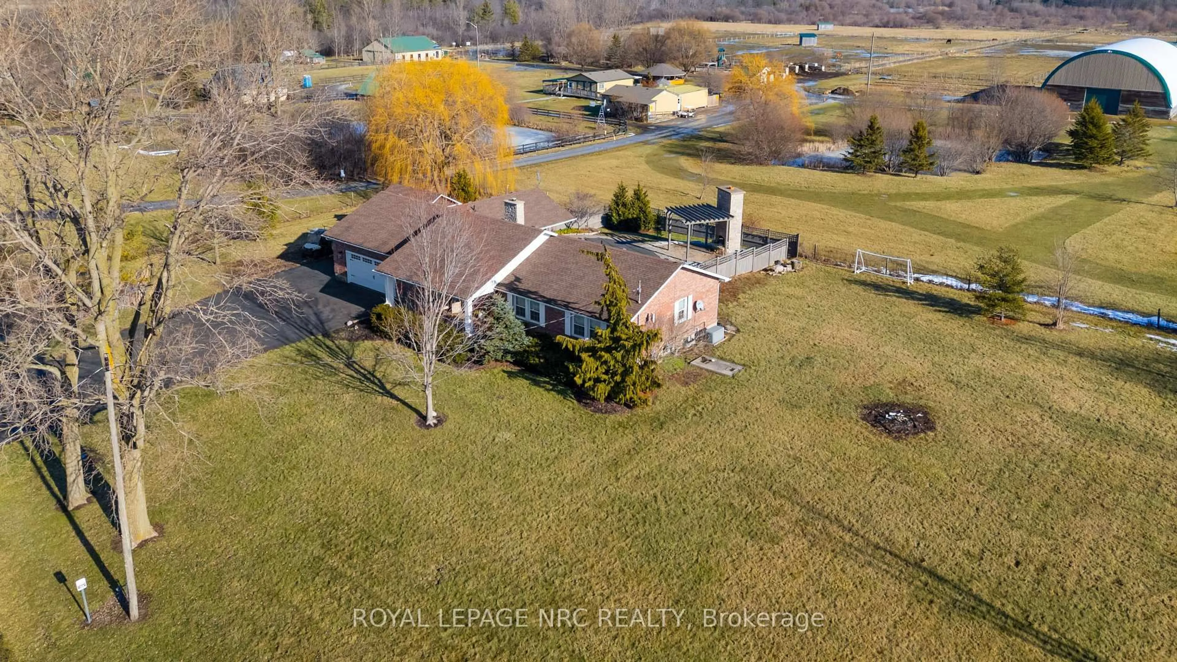 A pic from outside/outdoor area/front of a property/back of a property/a pic from drone, unknown for 1196 House Rd, Fort Erie Ontario L0S 1N0
