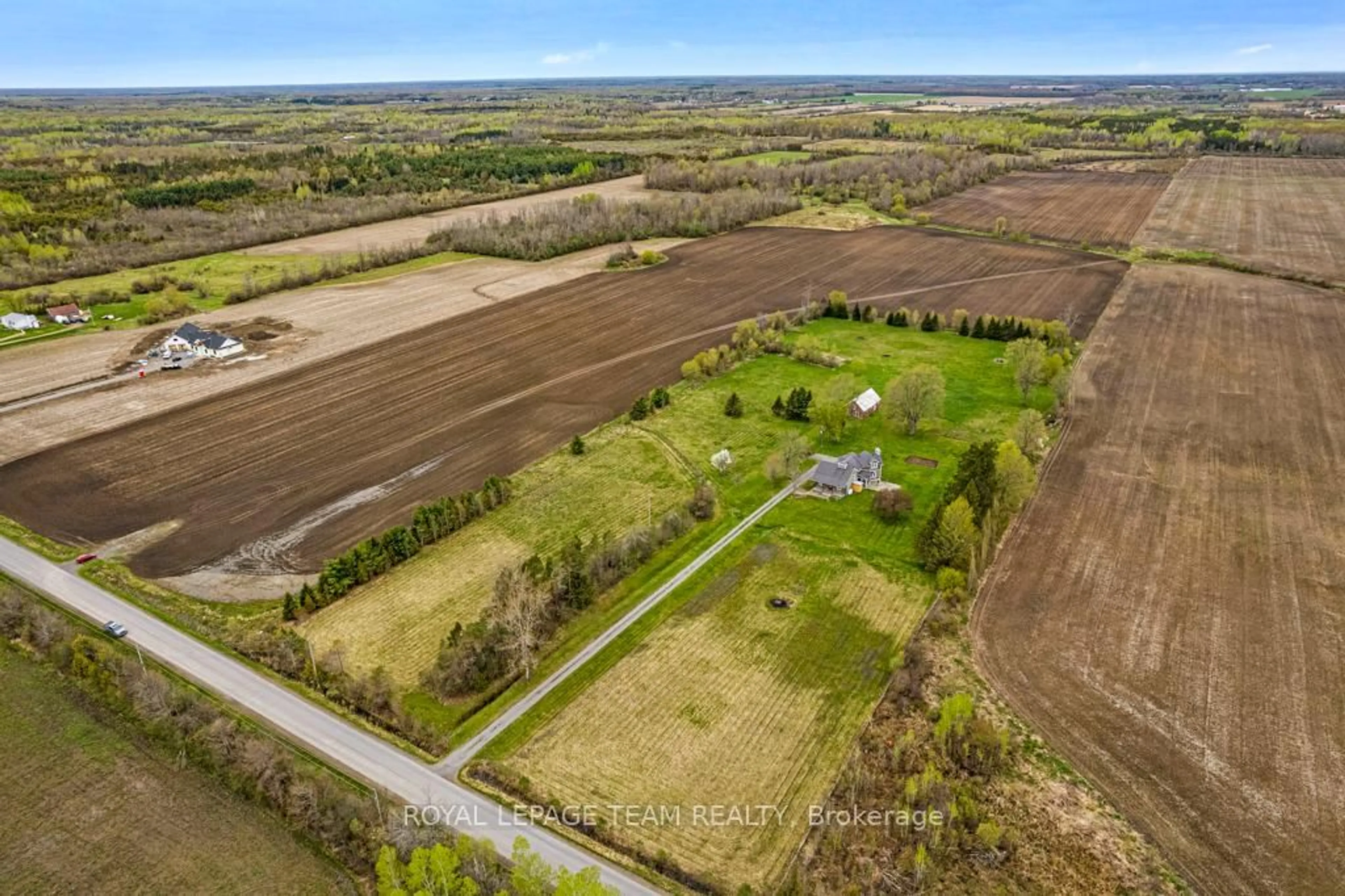 A pic from outside/outdoor area/front of a property/back of a property/a pic from drone, building for 1285 Craig Rd, North Grenville Ontario K0G 1S0