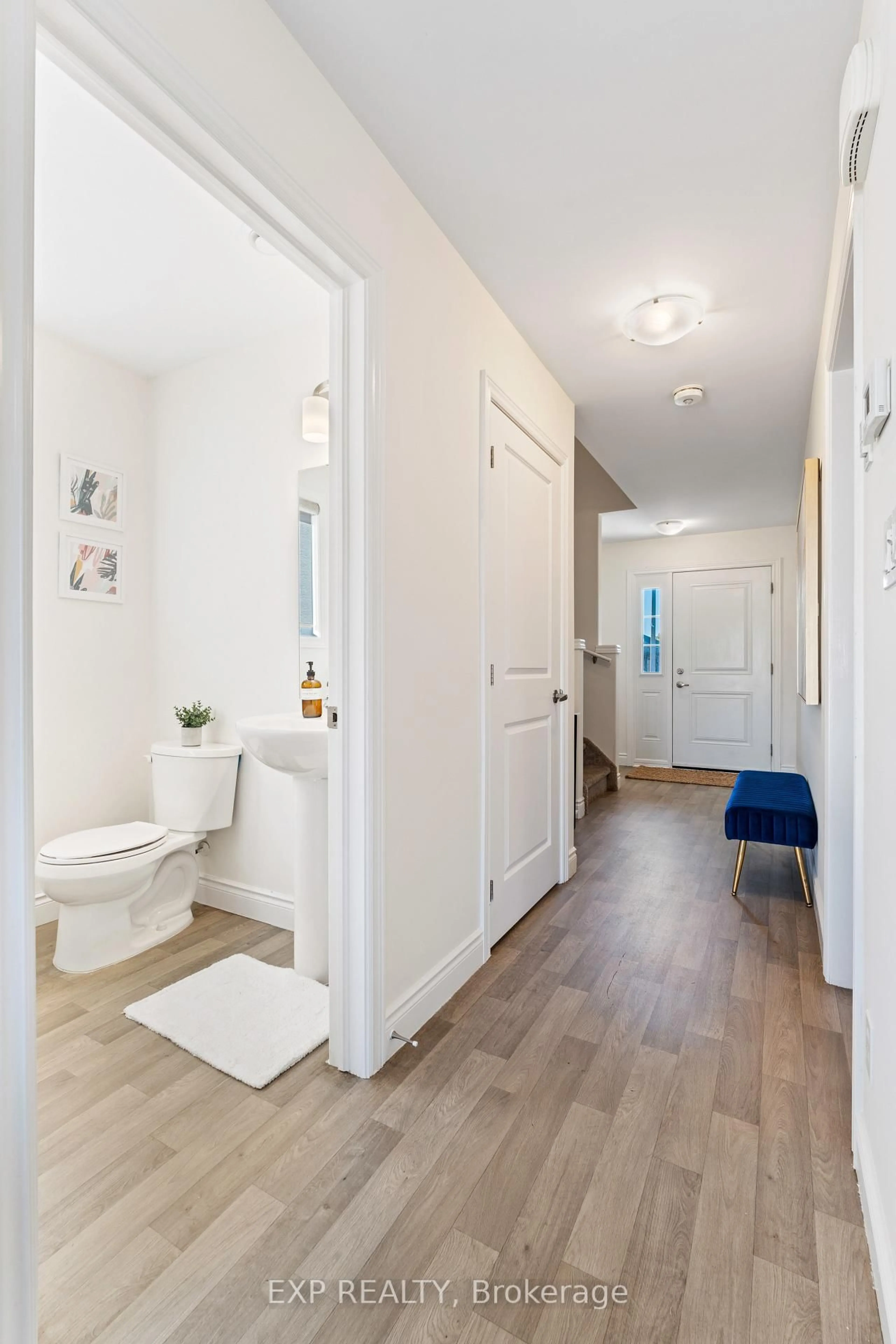 Indoor entryway for 10 Cobblestone St, Belleville Ontario K8P 0E4