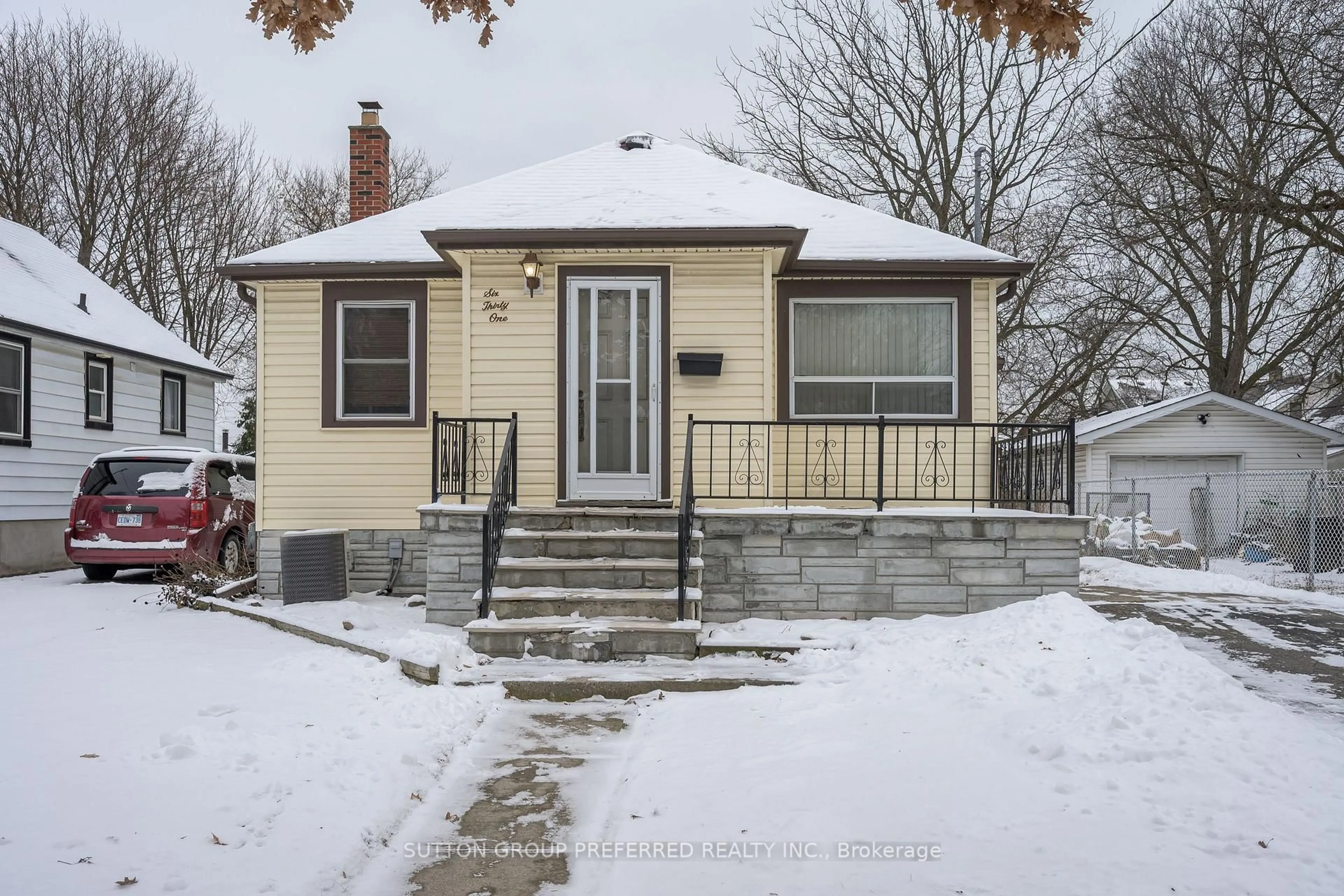 Unknown for 631 Glasgow St, London East Ontario N5Y 1V6