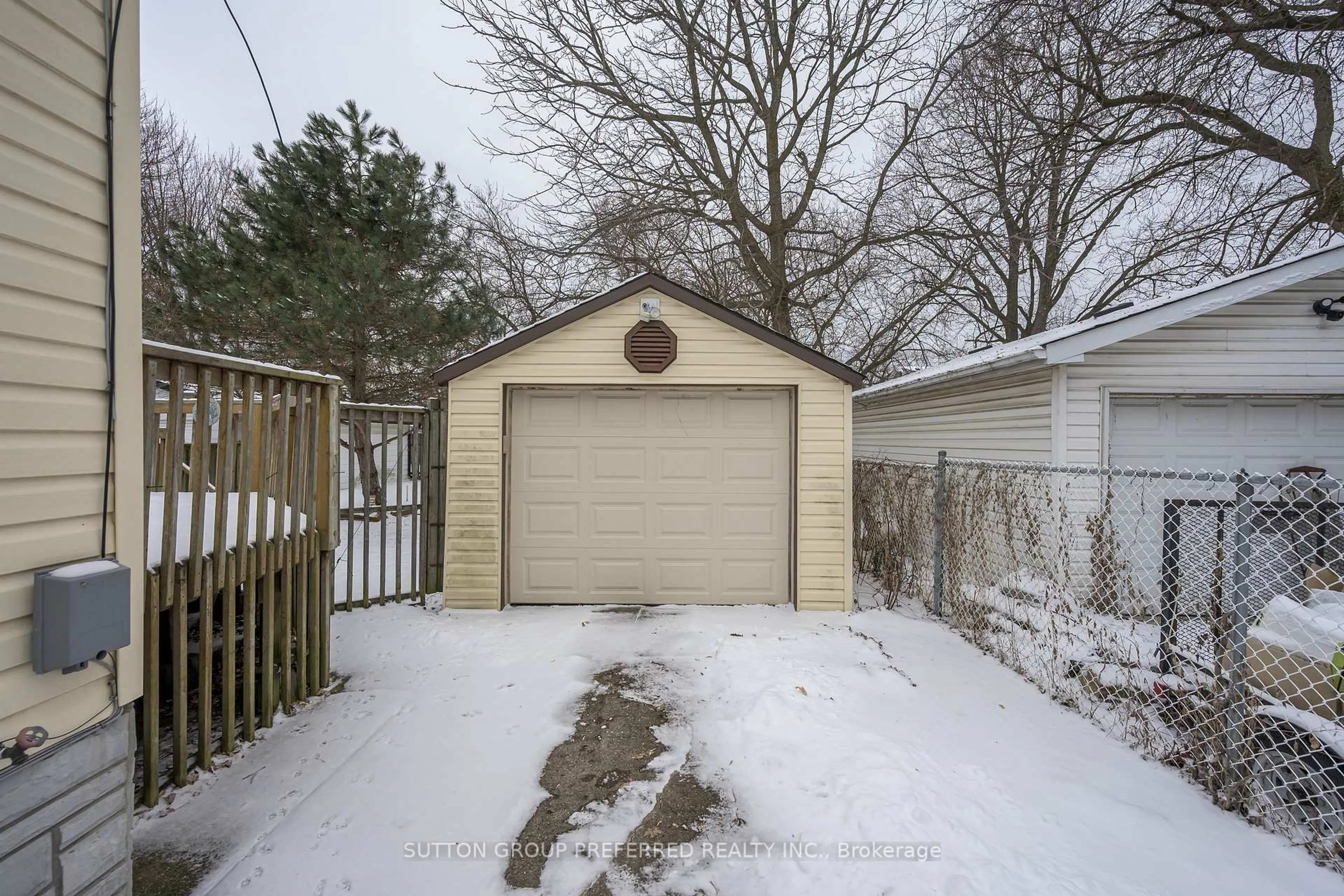 Shed for 631 Glasgow St, London East Ontario N5Y 1V6