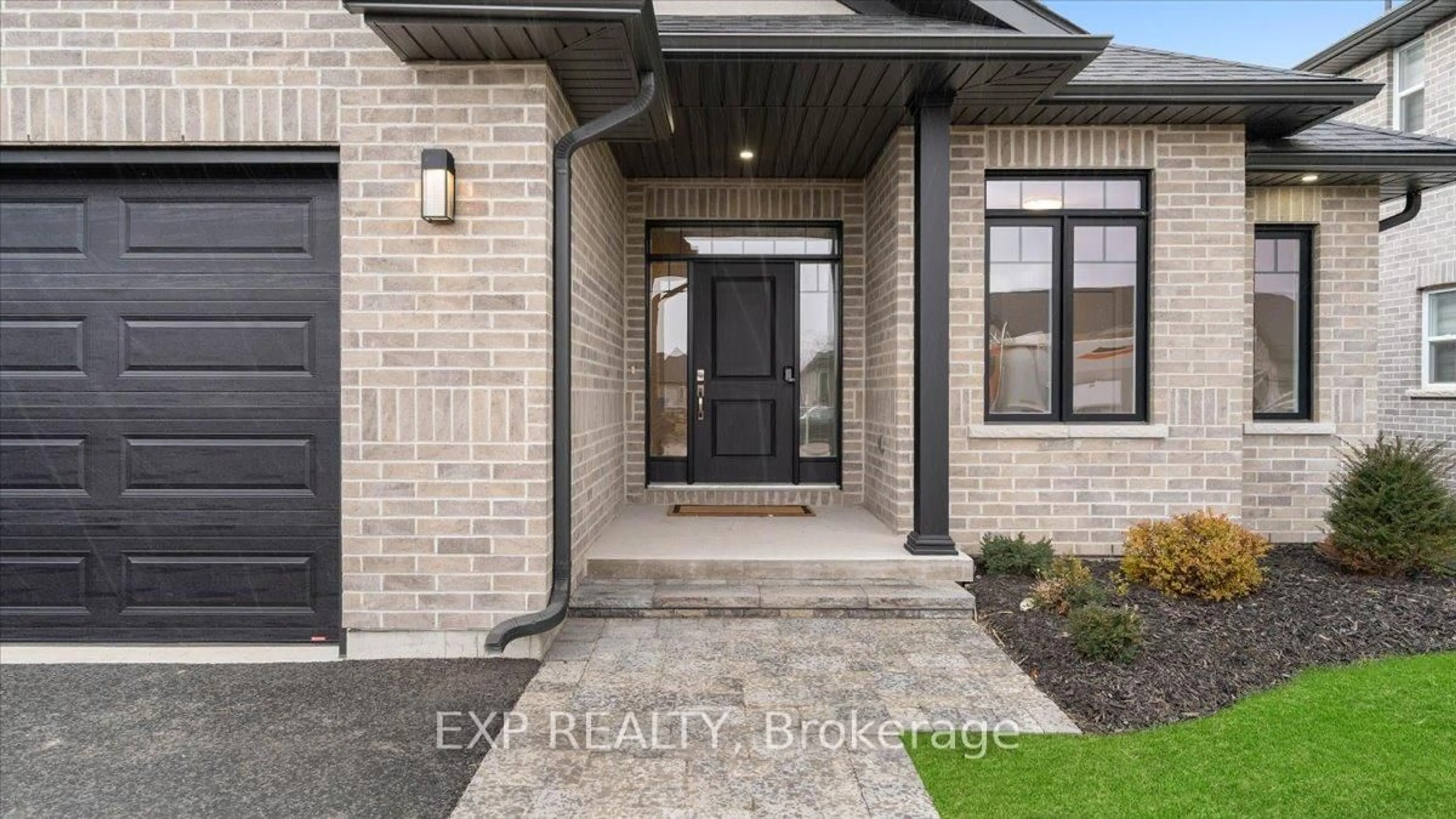 Indoor entryway for 6 Vaughn Crt, Belleville Ontario K8N 0R7