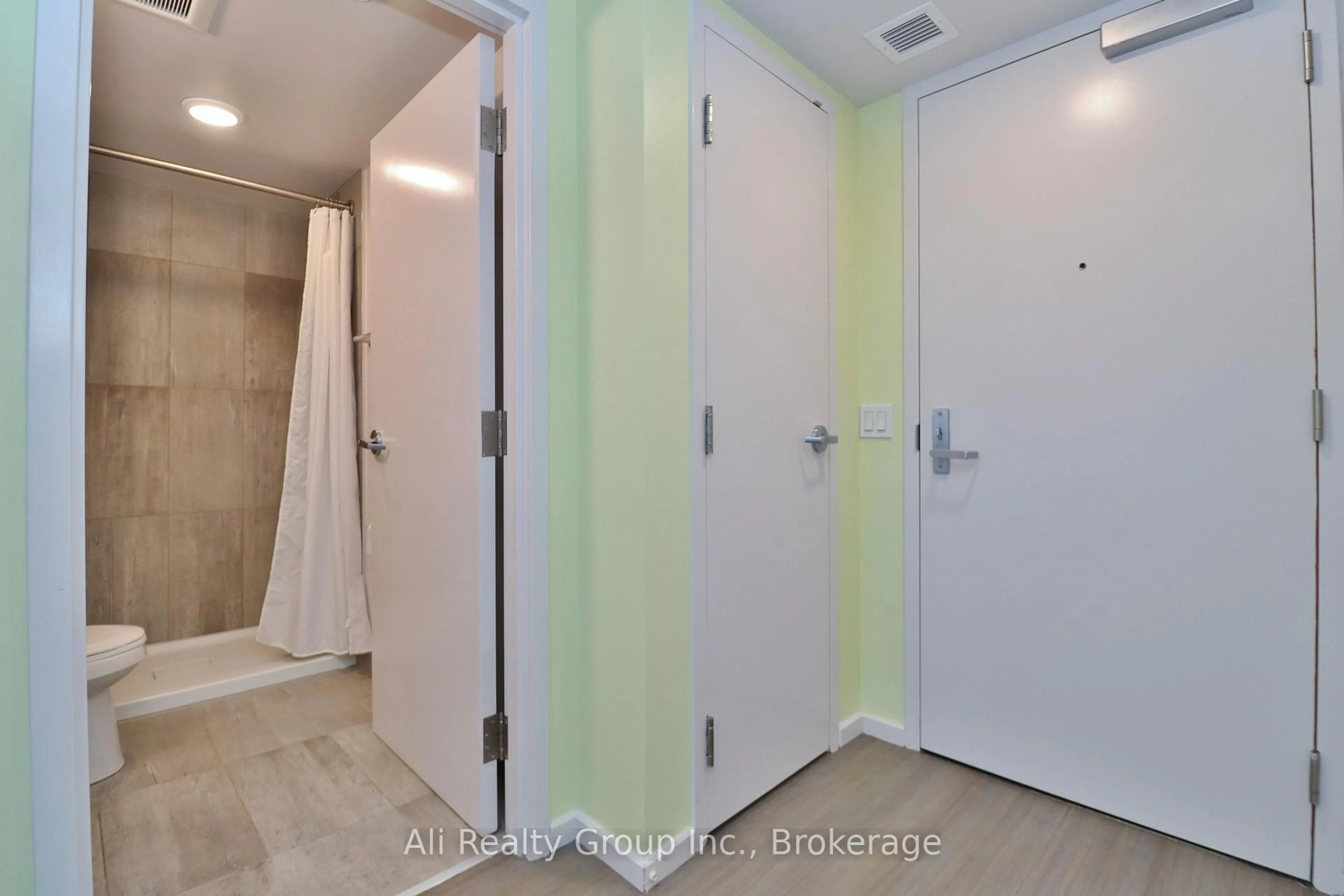 Unknown for 105 Champagne Ave #1602, Ottawa Ontario K1S 5E5