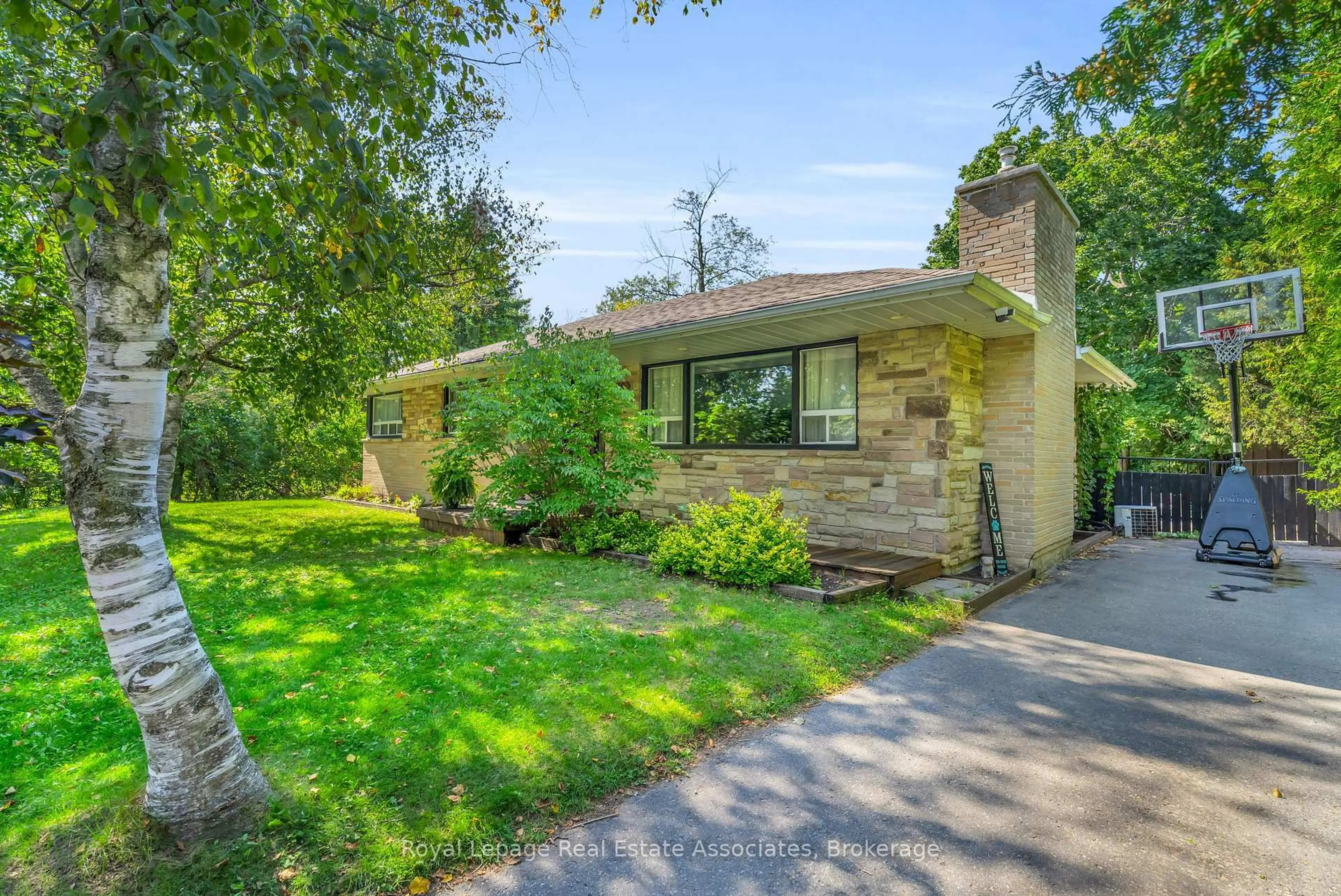 Unknown for 16 Carberry St, Erin Ontario N0B 1T0