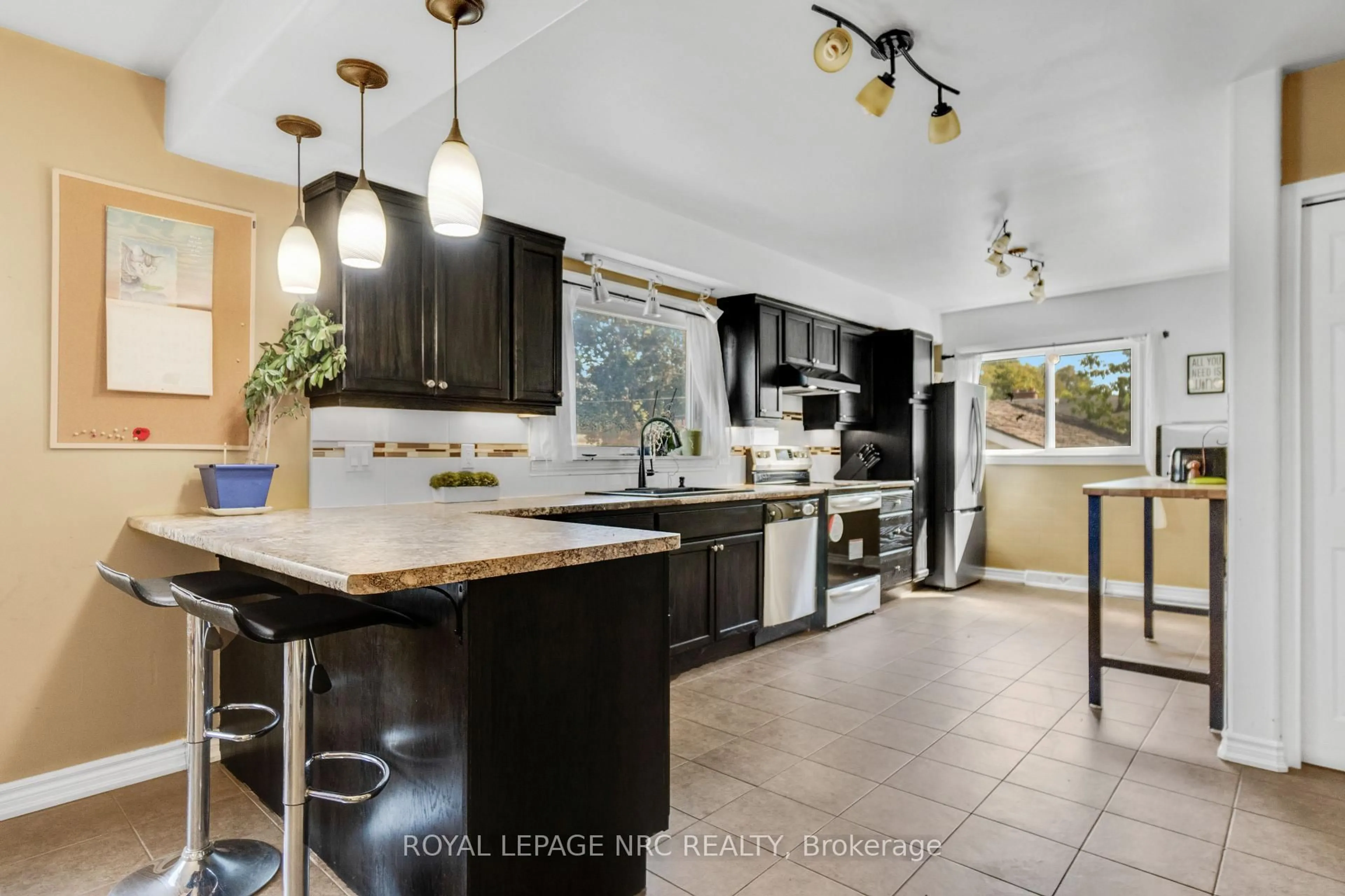 Open concept kitchen, ceramic/tile floor for 6440 Crawford St, Niagara Falls Ontario L2E 5Z2