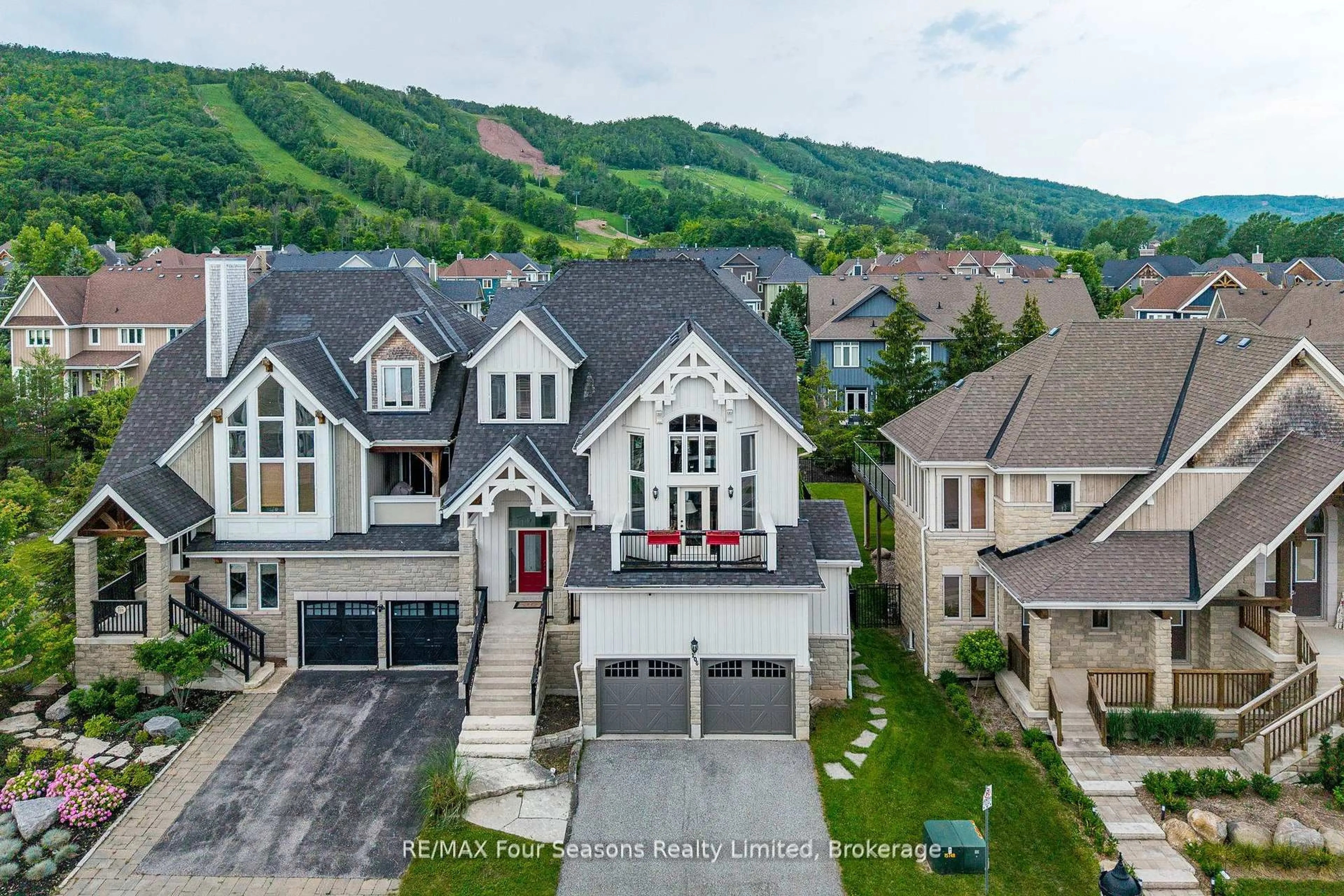 A pic from outside/outdoor area/front of a property/back of a property/a pic from drone, mountain view for 106 Venture Blvd, Blue Mountains Ontario L9Y 0B6