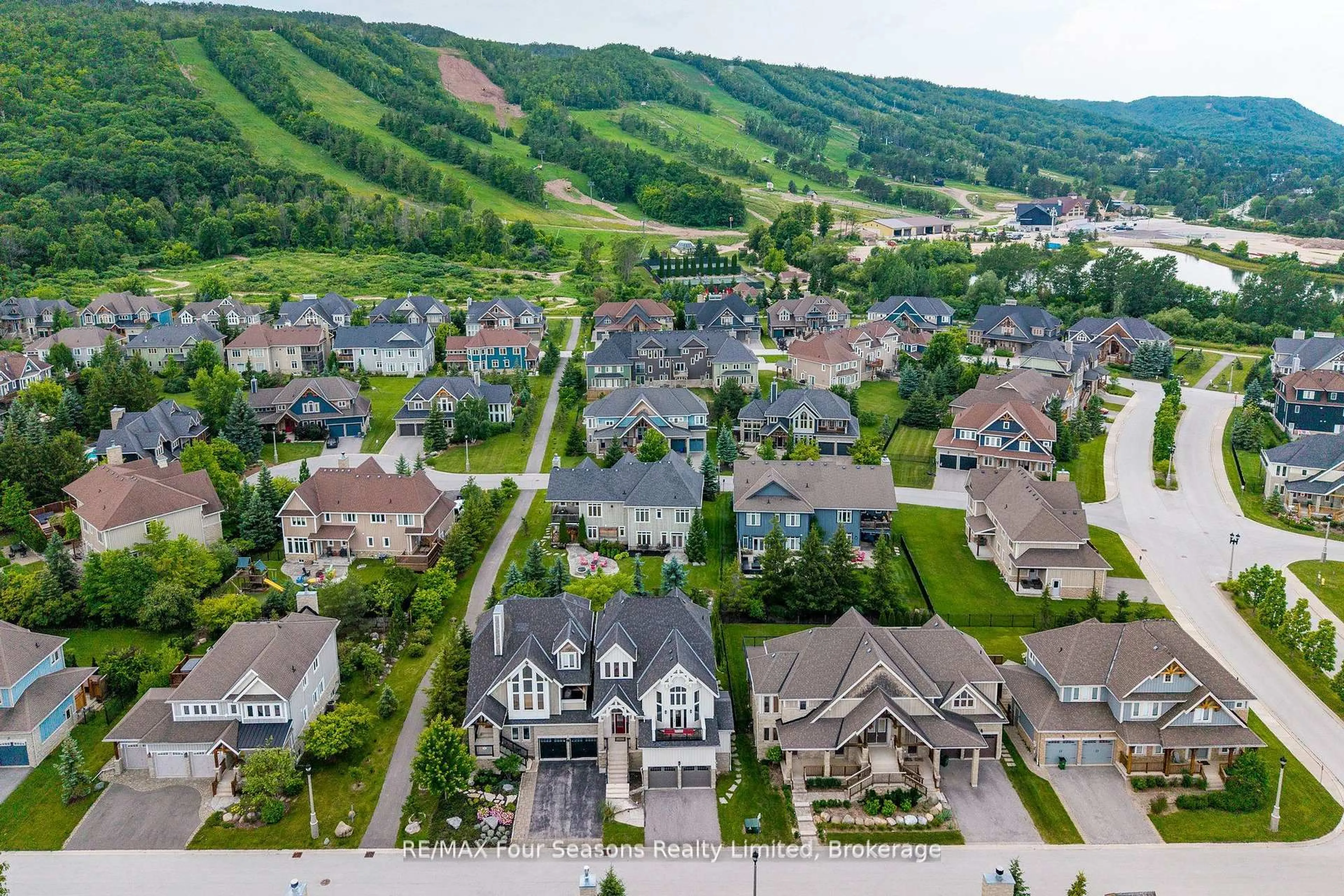 A pic from outside/outdoor area/front of a property/back of a property/a pic from drone, mountain view for 106 Venture Blvd, Blue Mountains Ontario L9Y 0B6