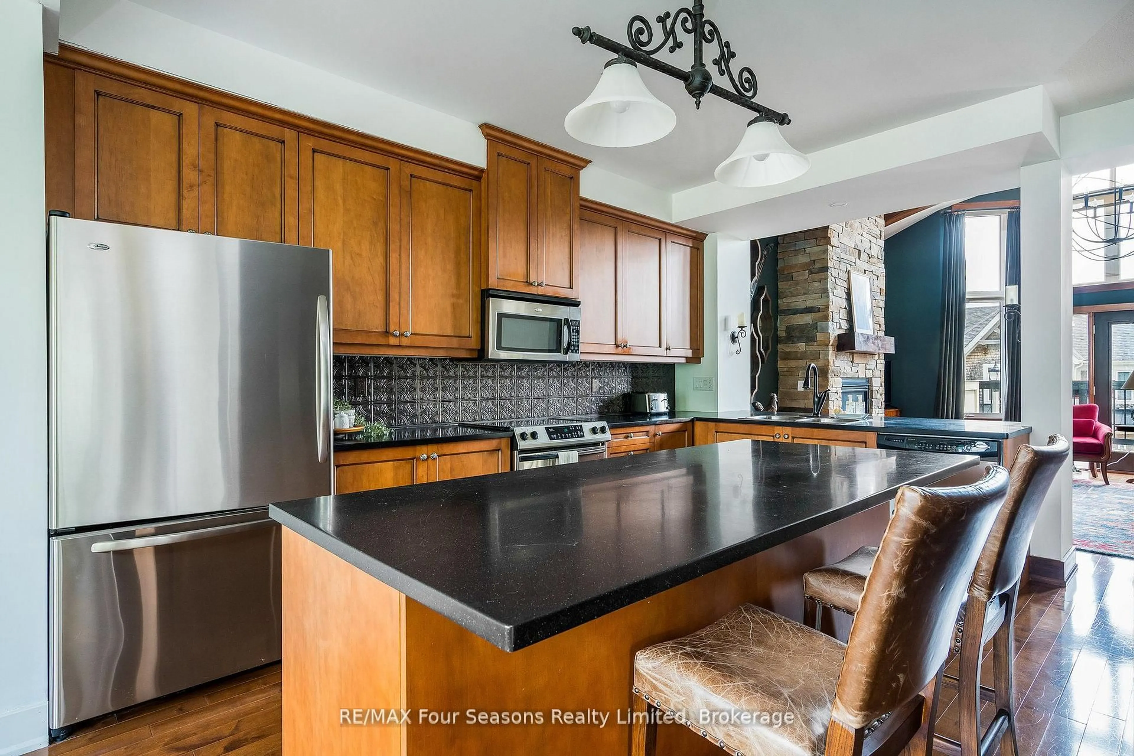 Open concept kitchen, ceramic/tile floor for 106 Venture Blvd, Blue Mountains Ontario L9Y 0B6