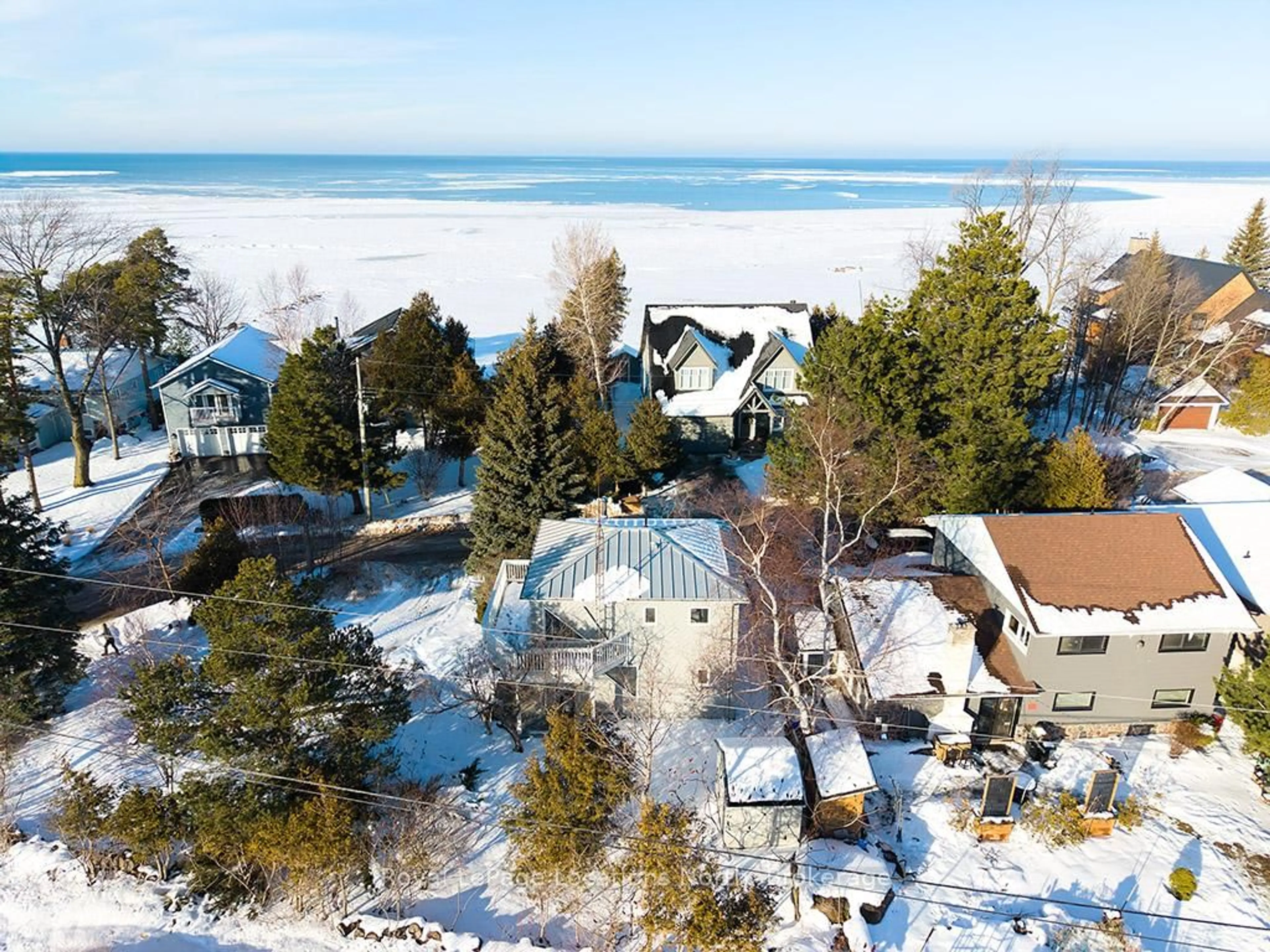 A pic from outside/outdoor area/front of a property/back of a property/a pic from drone, water/lake/river/ocean view for 102 Fraser Cres, Blue Mountains Ontario L9Y 0M8