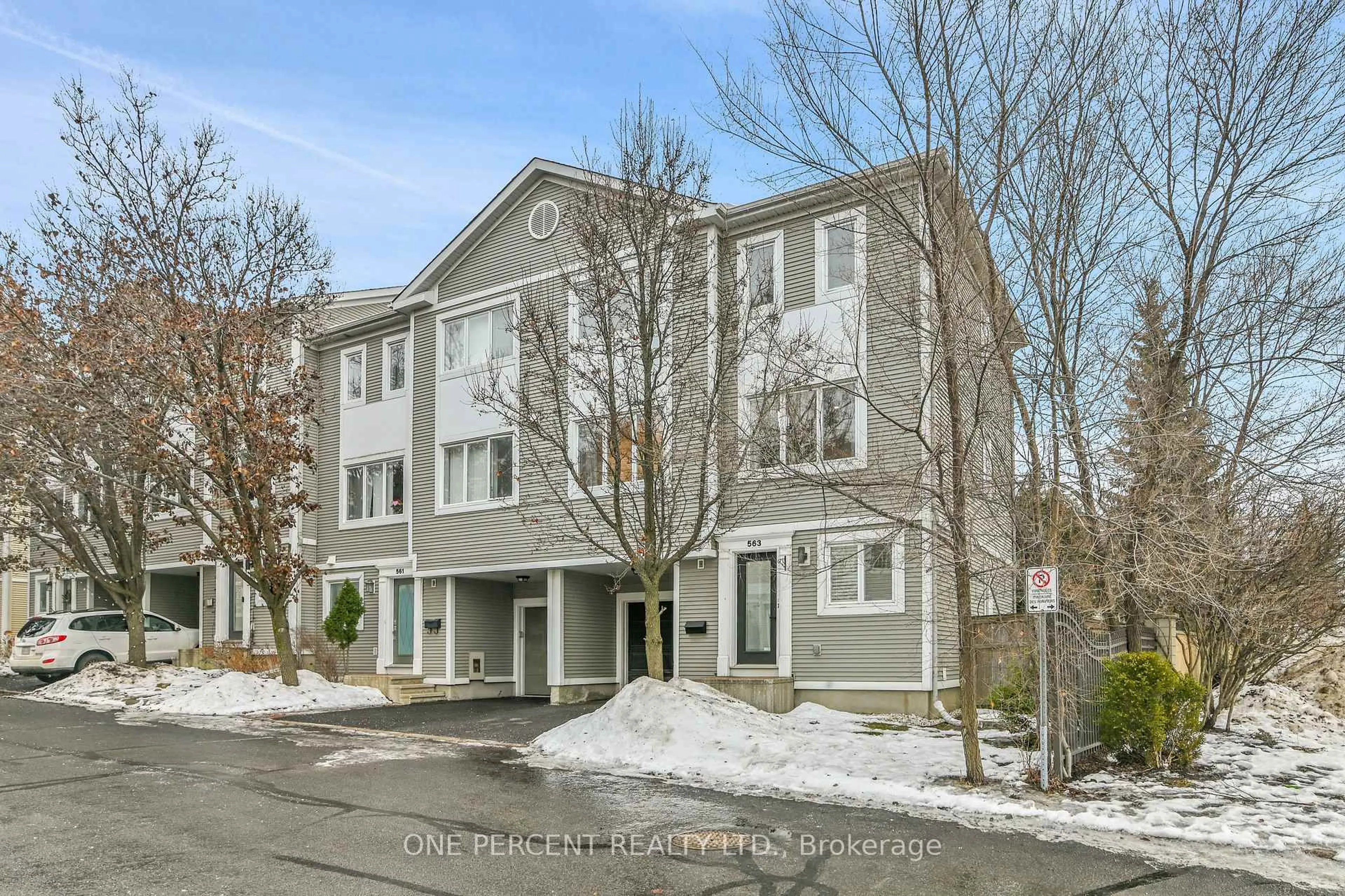 A pic from outside/outdoor area/front of a property/back of a property/a pic from drone, street for 563 Burleigh Private, Ottawa Ontario K1J 1J9