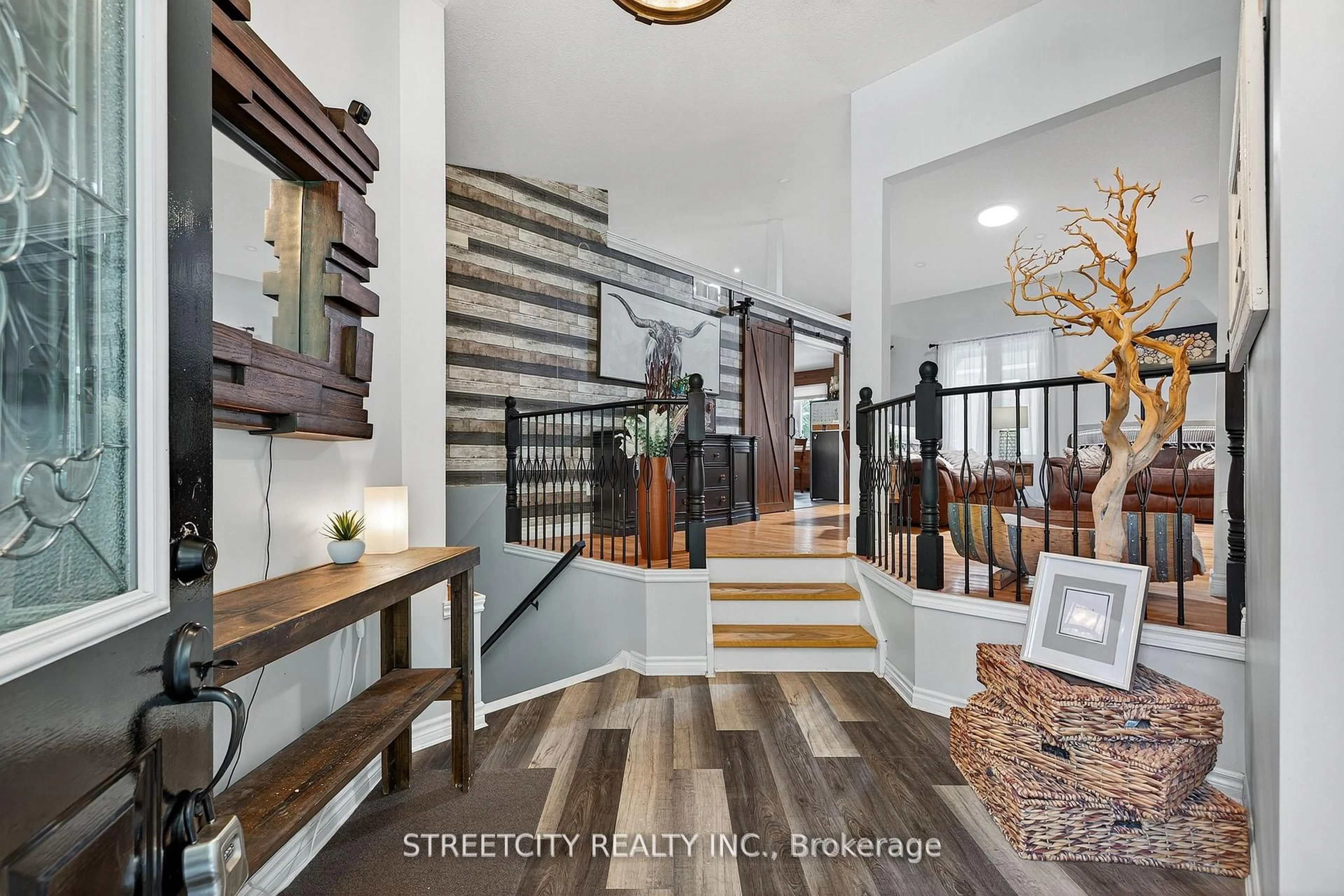 Indoor entryway for 1163 Crumlin Sdrd, London East Ontario N5V 1R6