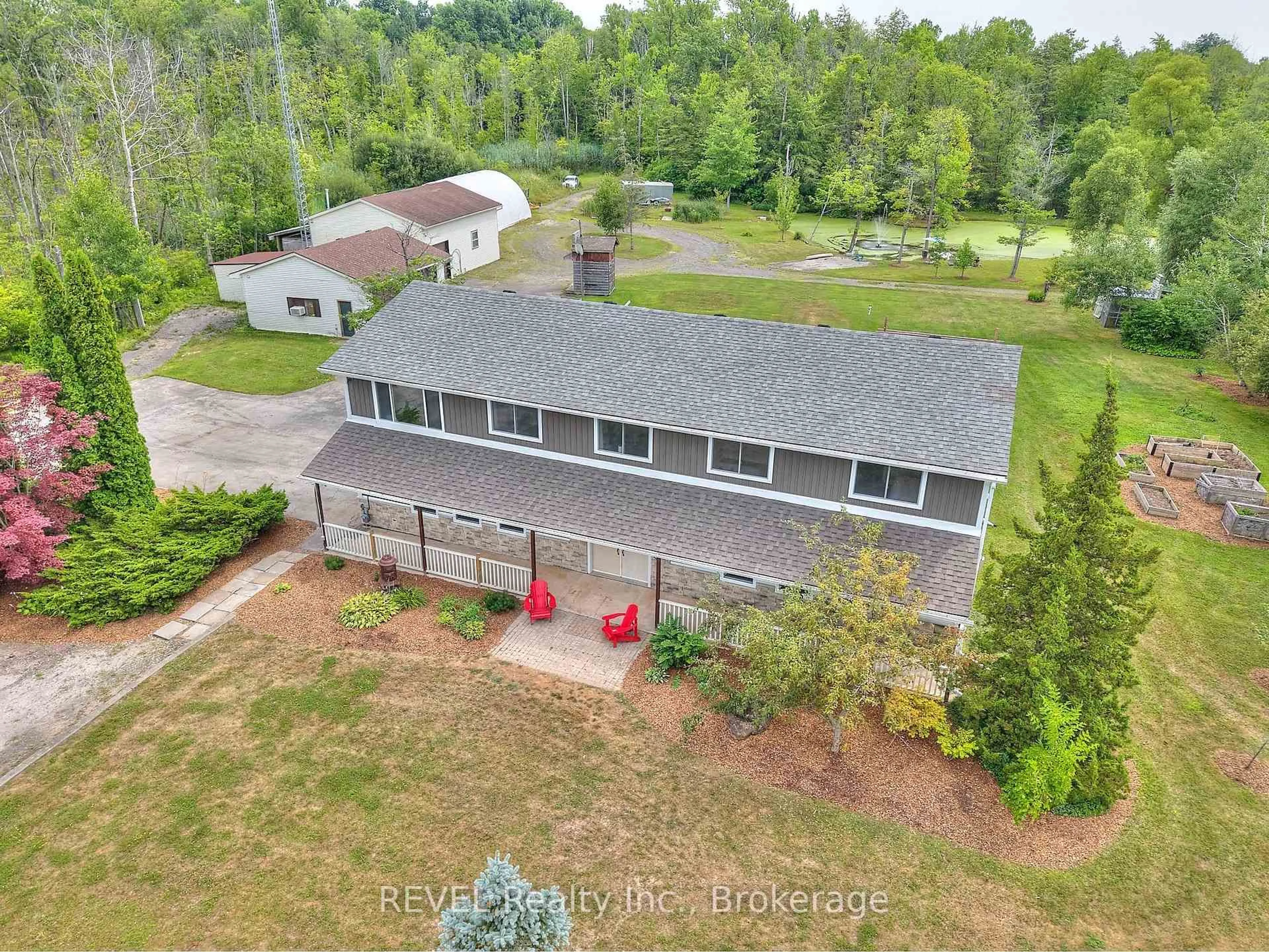 A pic from outside/outdoor area/front of a property/back of a property/a pic from drone, unknown for 740 Highway 20, Pelham Ontario L0S 1C0