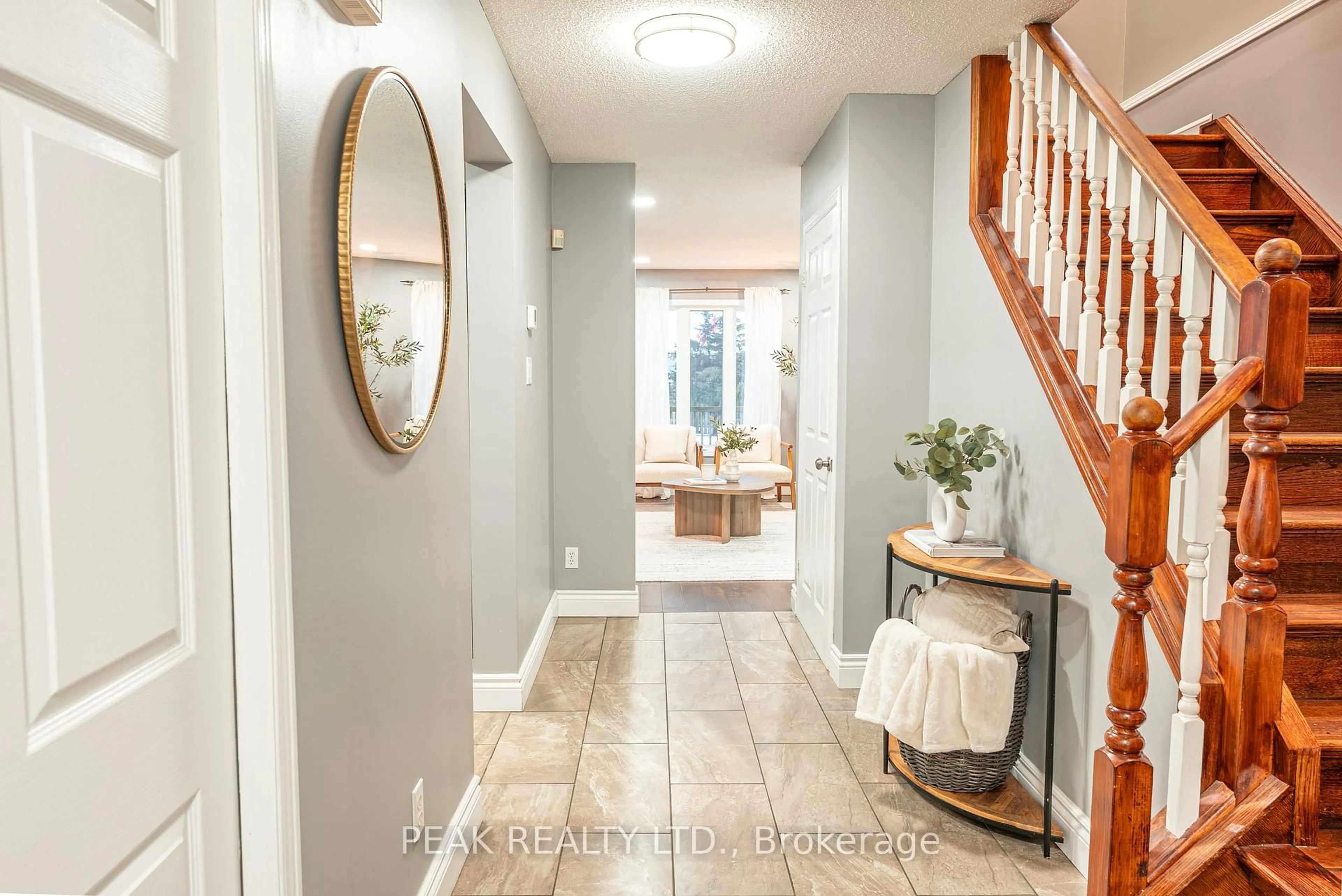 Indoor entryway for 42 Roman Cres, London East Ontario N5V 4W4