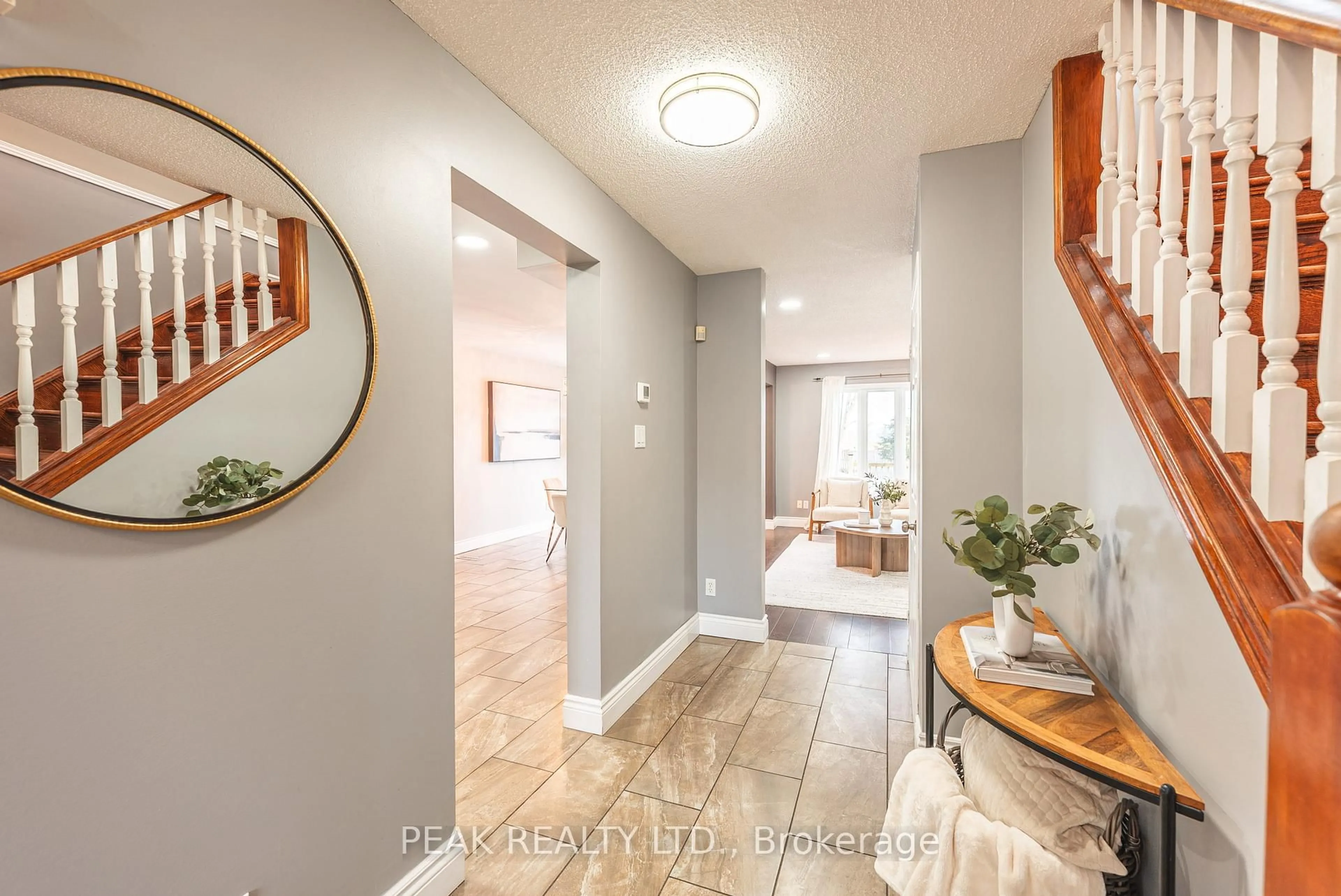 Indoor entryway for 42 Roman Cres, London East Ontario N5V 4W4