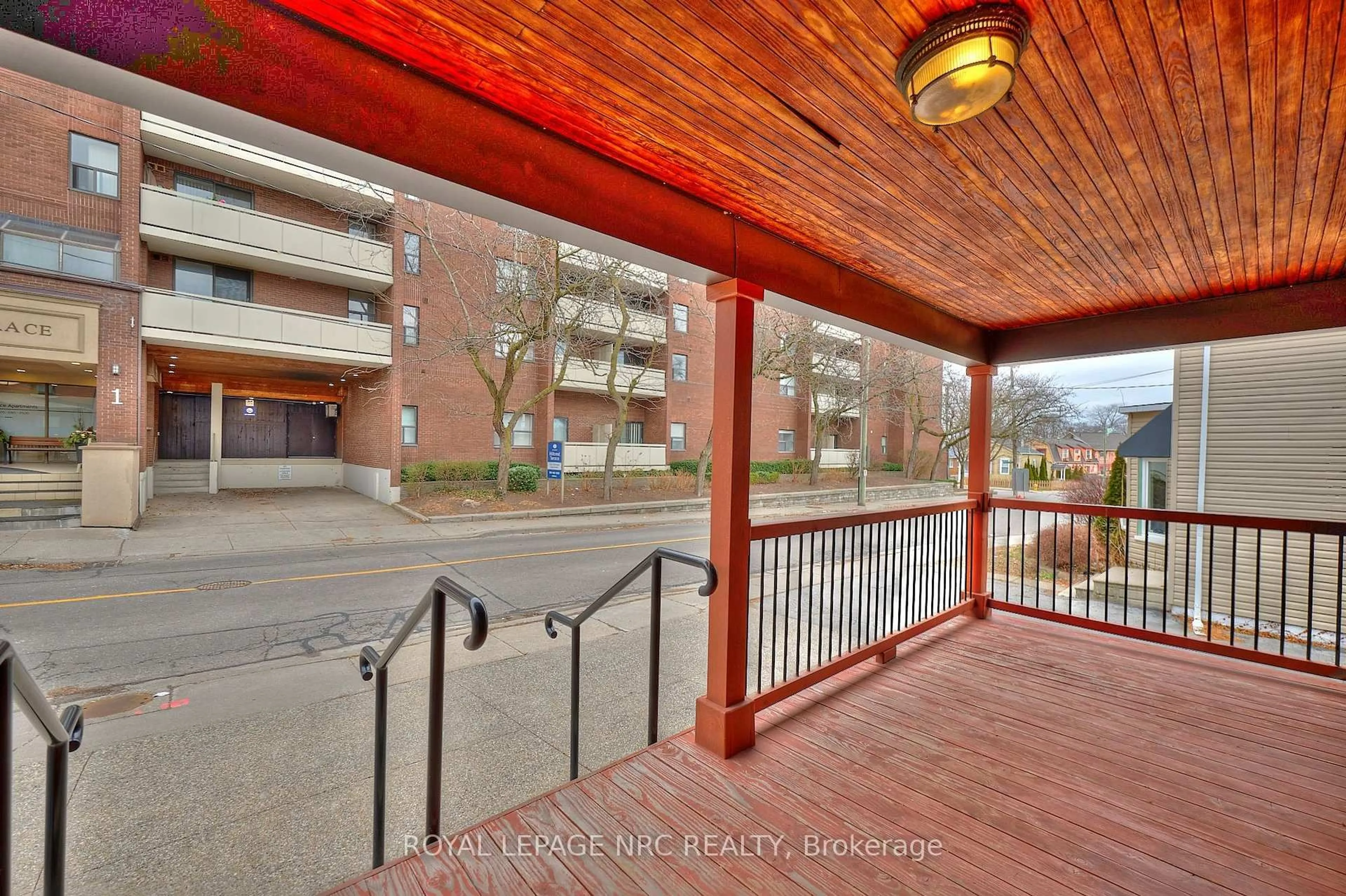 Unknown for 8 Clark St, St. Catharines Ontario L2R 5G2