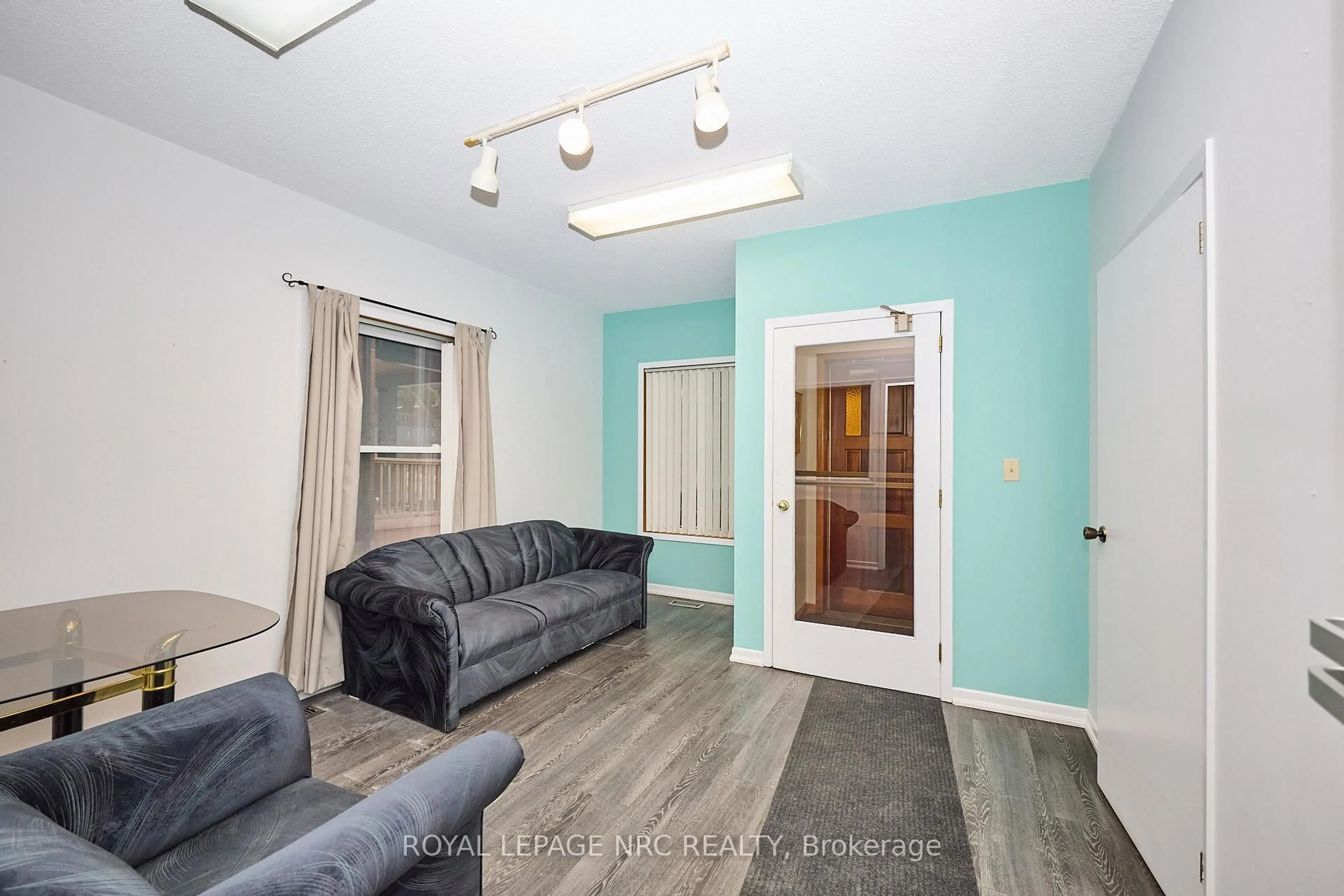 A pic of a room for 8 Clark St, St. Catharines Ontario L2R 5G2